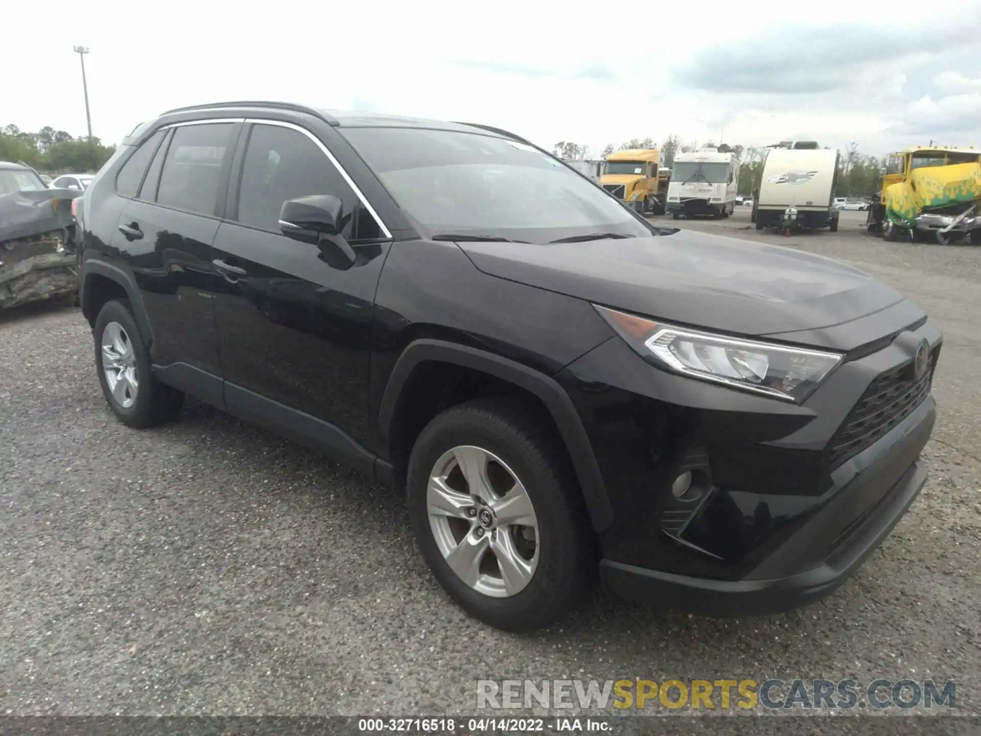 1 Photograph of a damaged car 2T3W1RFV7LC039474 TOYOTA RAV4 2020