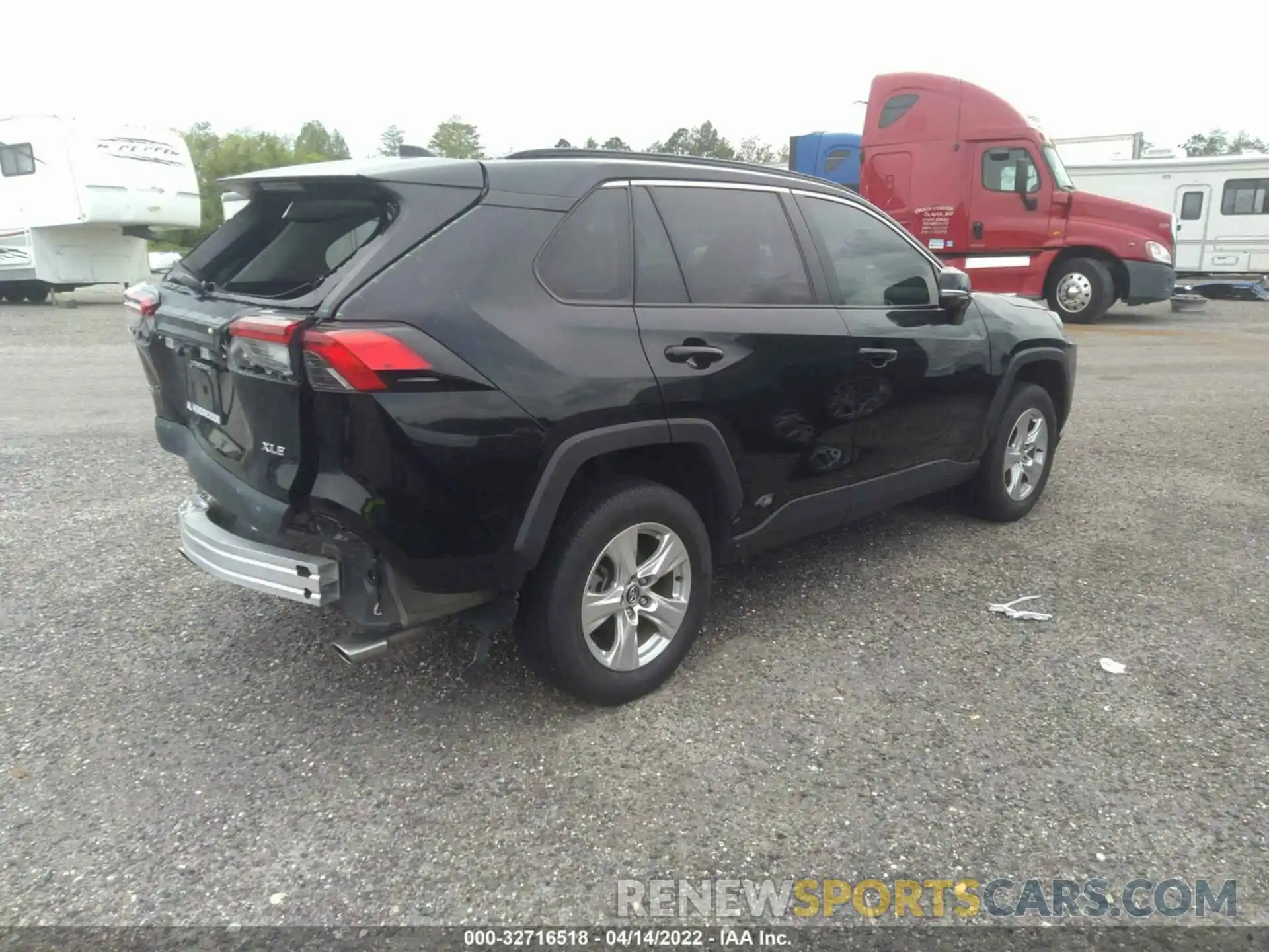 4 Photograph of a damaged car 2T3W1RFV7LC039474 TOYOTA RAV4 2020