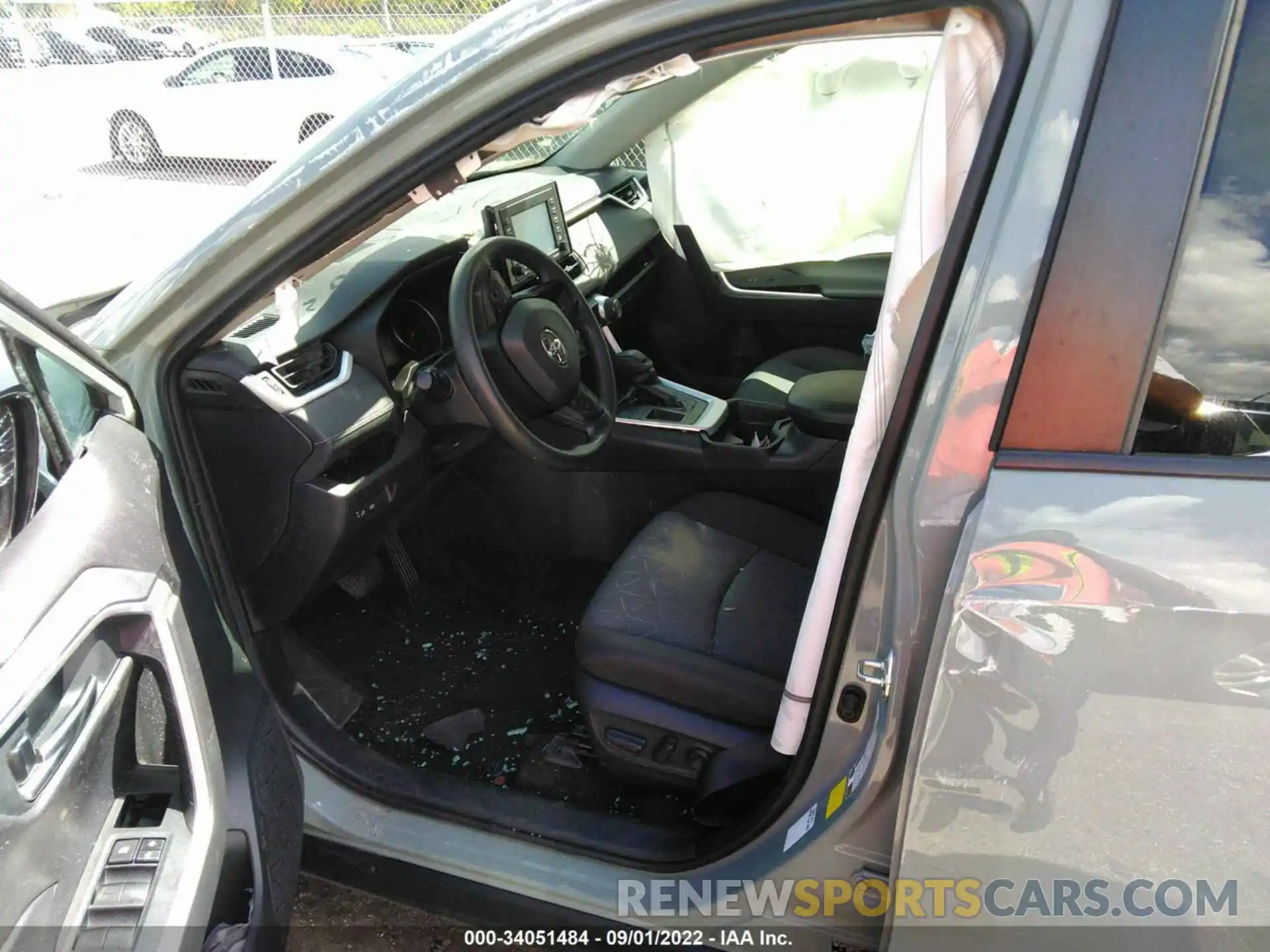 5 Photograph of a damaged car 2T3W1RFV7LC046215 TOYOTA RAV4 2020