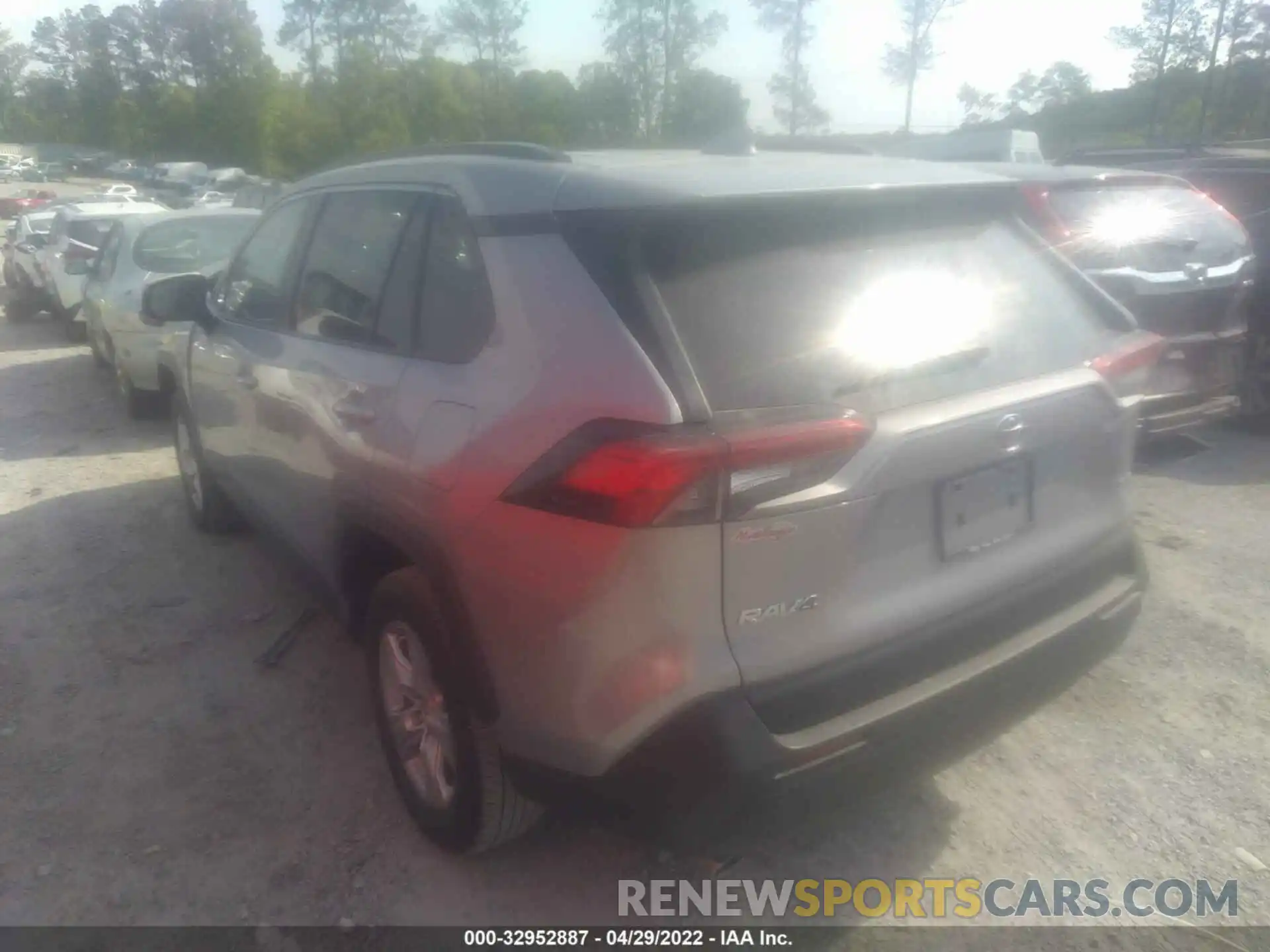 3 Photograph of a damaged car 2T3W1RFV7LC052371 TOYOTA RAV4 2020