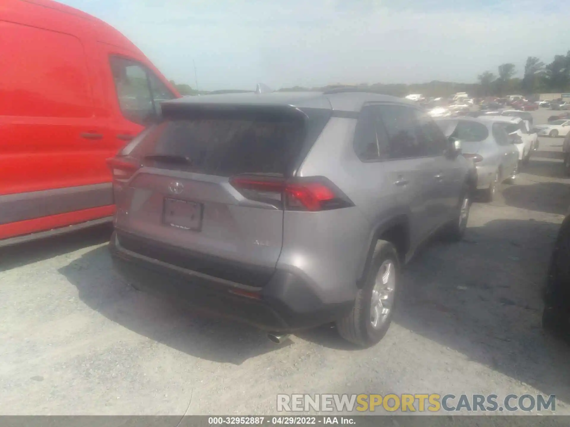 4 Photograph of a damaged car 2T3W1RFV7LC052371 TOYOTA RAV4 2020