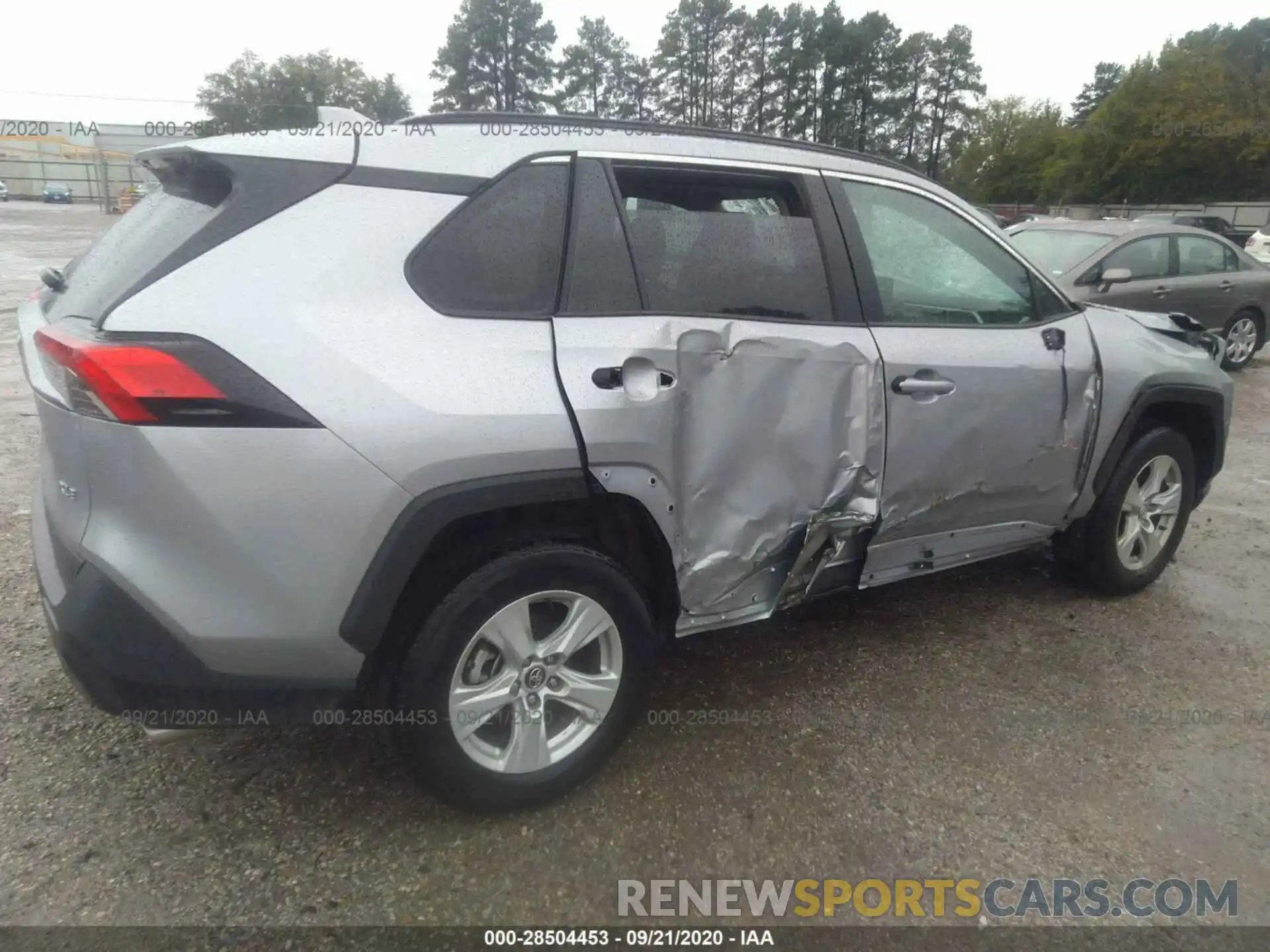 4 Photograph of a damaged car 2T3W1RFV7LC059773 TOYOTA RAV4 2020