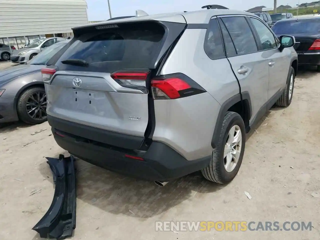 4 Photograph of a damaged car 2T3W1RFV7LC062592 TOYOTA RAV4 2020