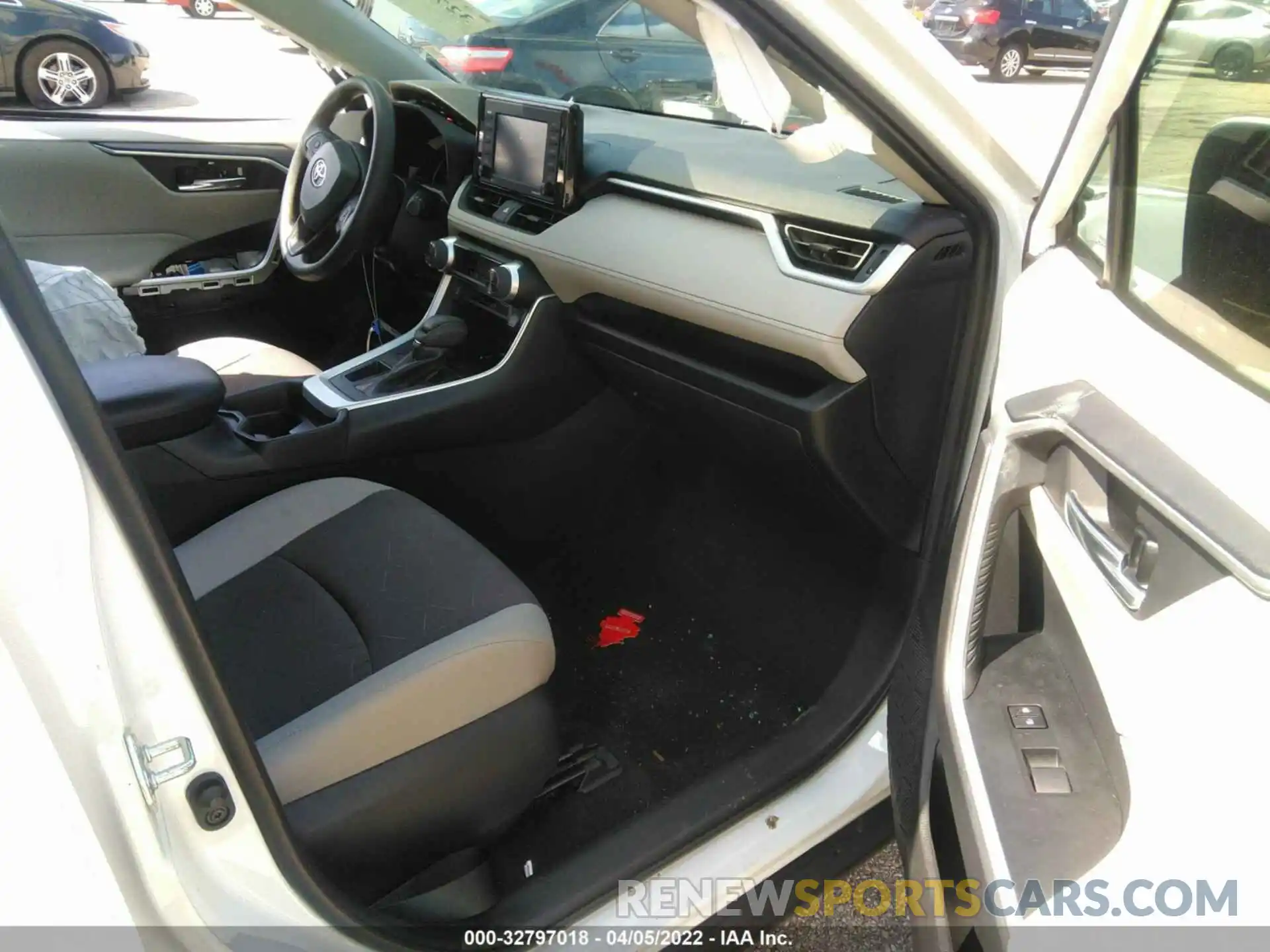 5 Photograph of a damaged car 2T3W1RFV7LC064259 TOYOTA RAV4 2020