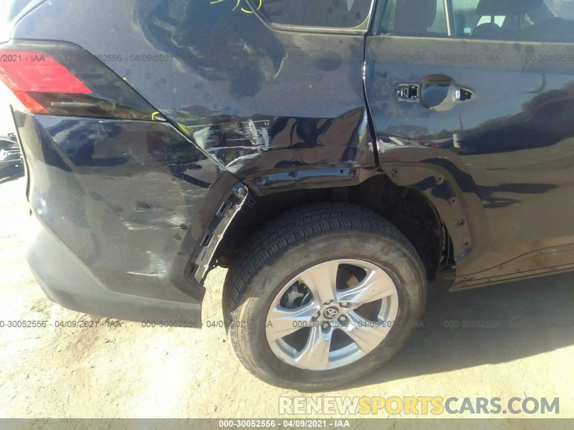 6 Photograph of a damaged car 2T3W1RFV7LW065362 TOYOTA RAV4 2020