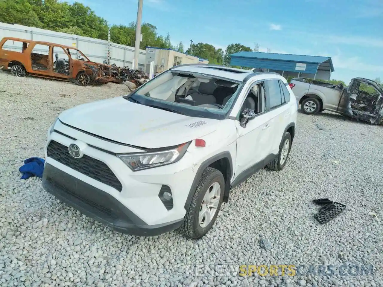 2 Фотография поврежденного автомобиля 2T3W1RFV7LW067919 TOYOTA RAV4 2020