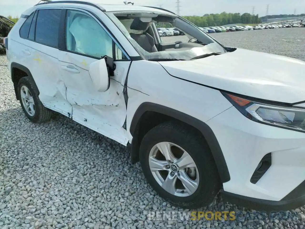 9 Photograph of a damaged car 2T3W1RFV7LW067919 TOYOTA RAV4 2020