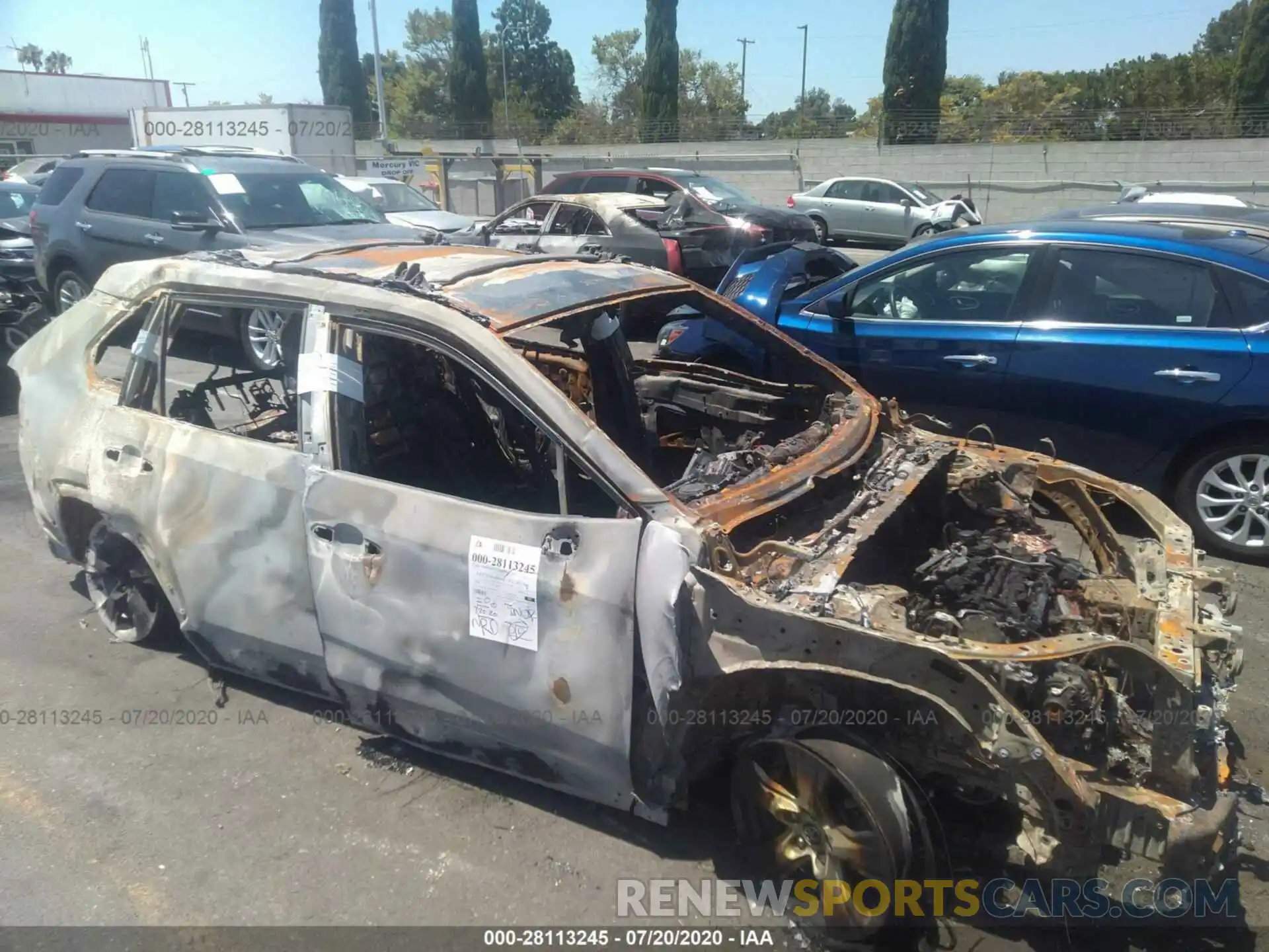 6 Photograph of a damaged car 2T3W1RFV7LW079813 TOYOTA RAV4 2020