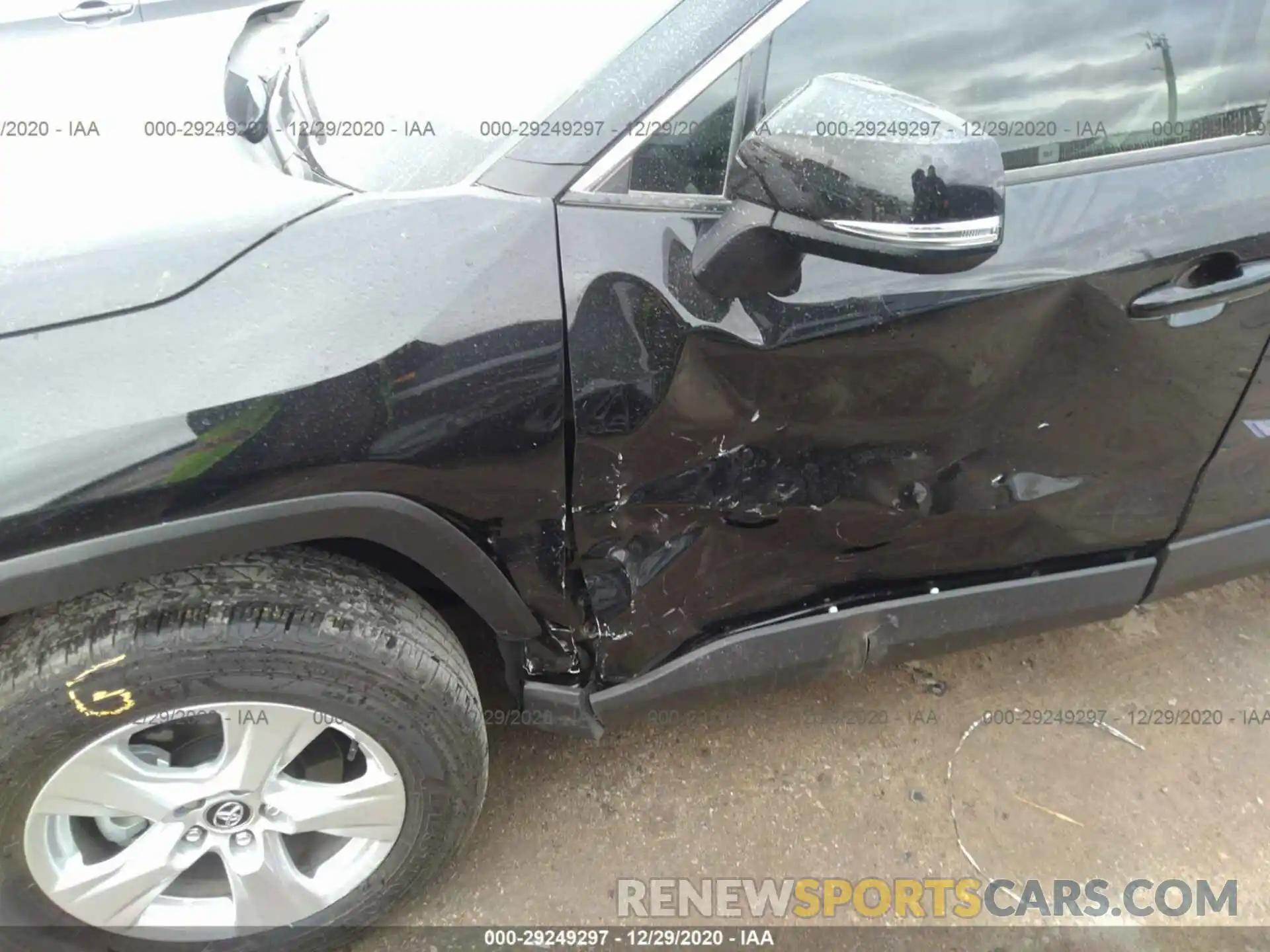 6 Photograph of a damaged car 2T3W1RFV7LW089175 TOYOTA RAV4 2020