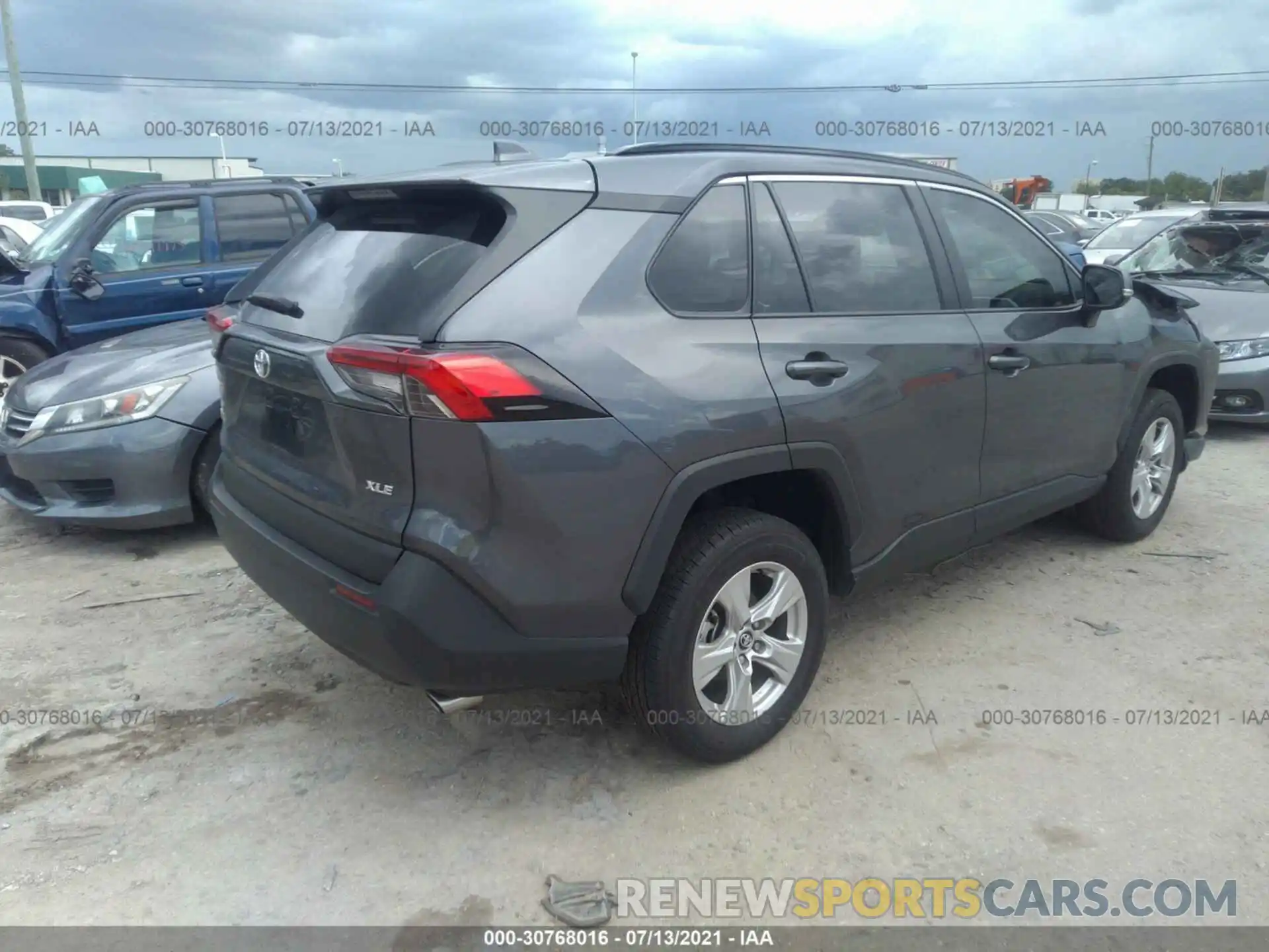 4 Photograph of a damaged car 2T3W1RFV7LW092741 TOYOTA RAV4 2020