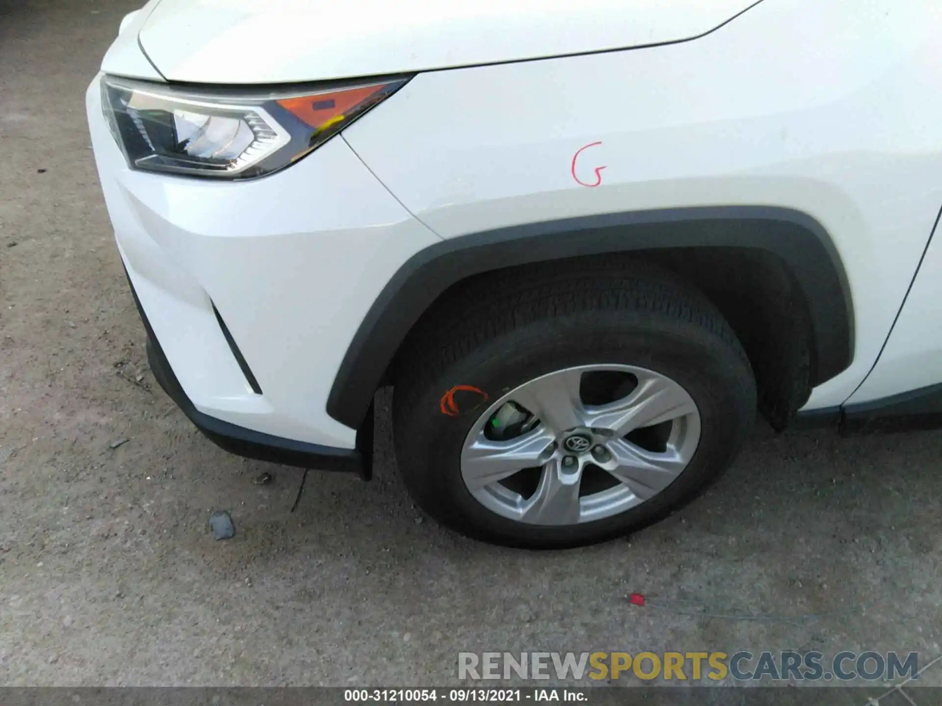 11 Photograph of a damaged car 2T3W1RFV8LC047826 TOYOTA RAV4 2020