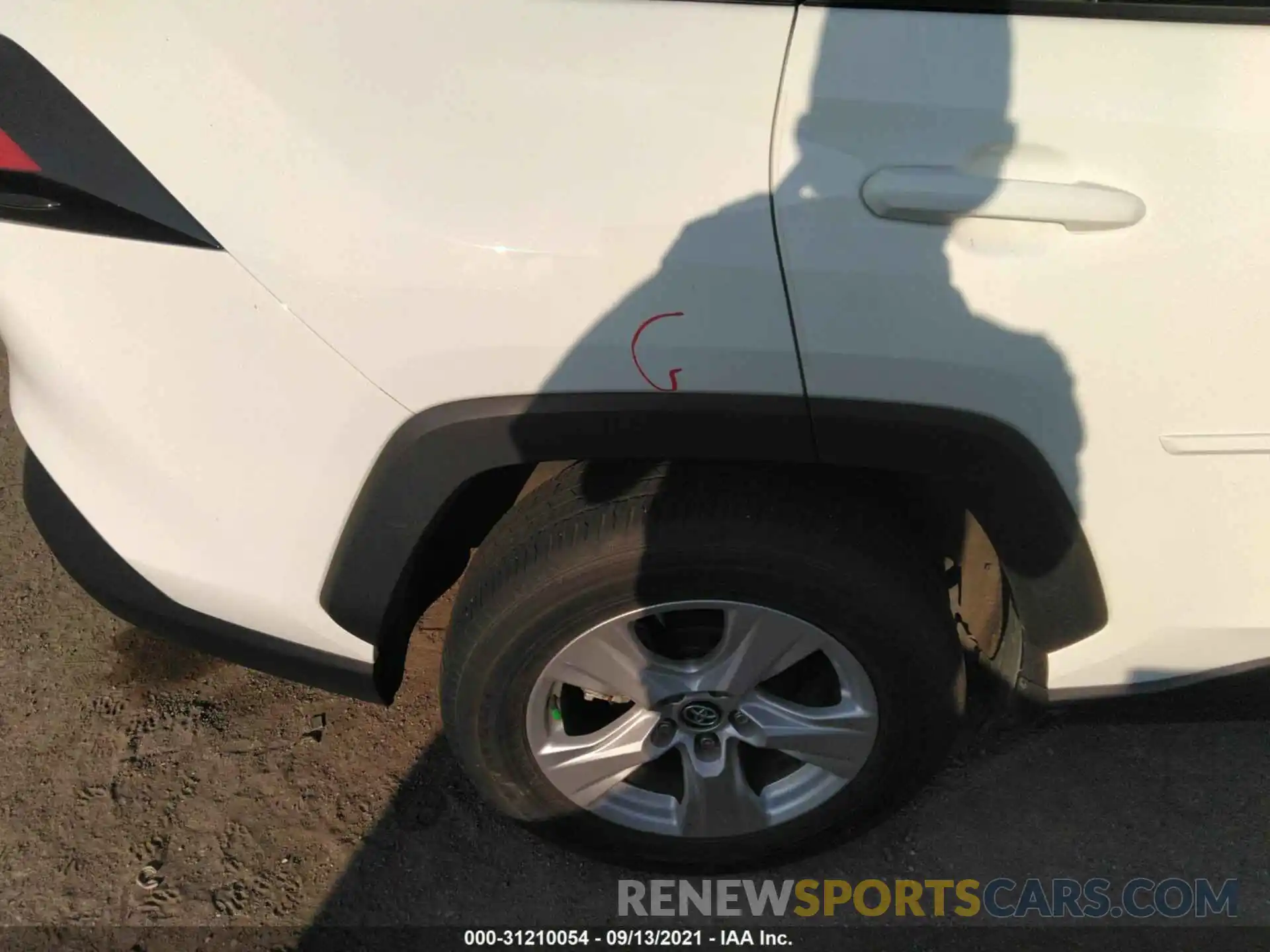 14 Photograph of a damaged car 2T3W1RFV8LC047826 TOYOTA RAV4 2020