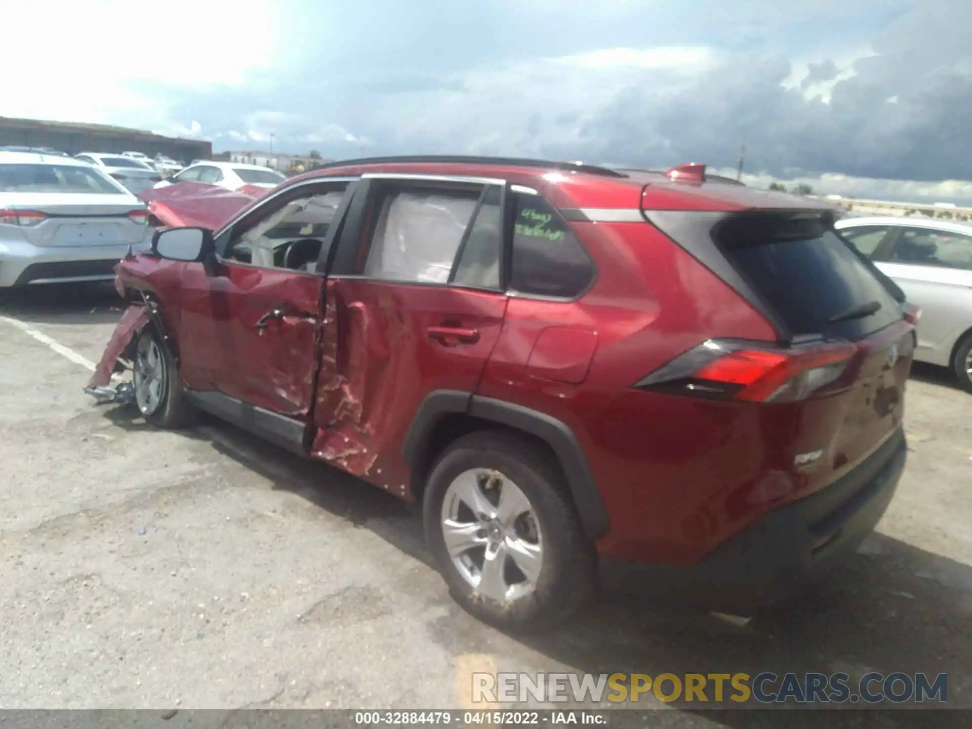 3 Photograph of a damaged car 2T3W1RFV8LC048782 TOYOTA RAV4 2020