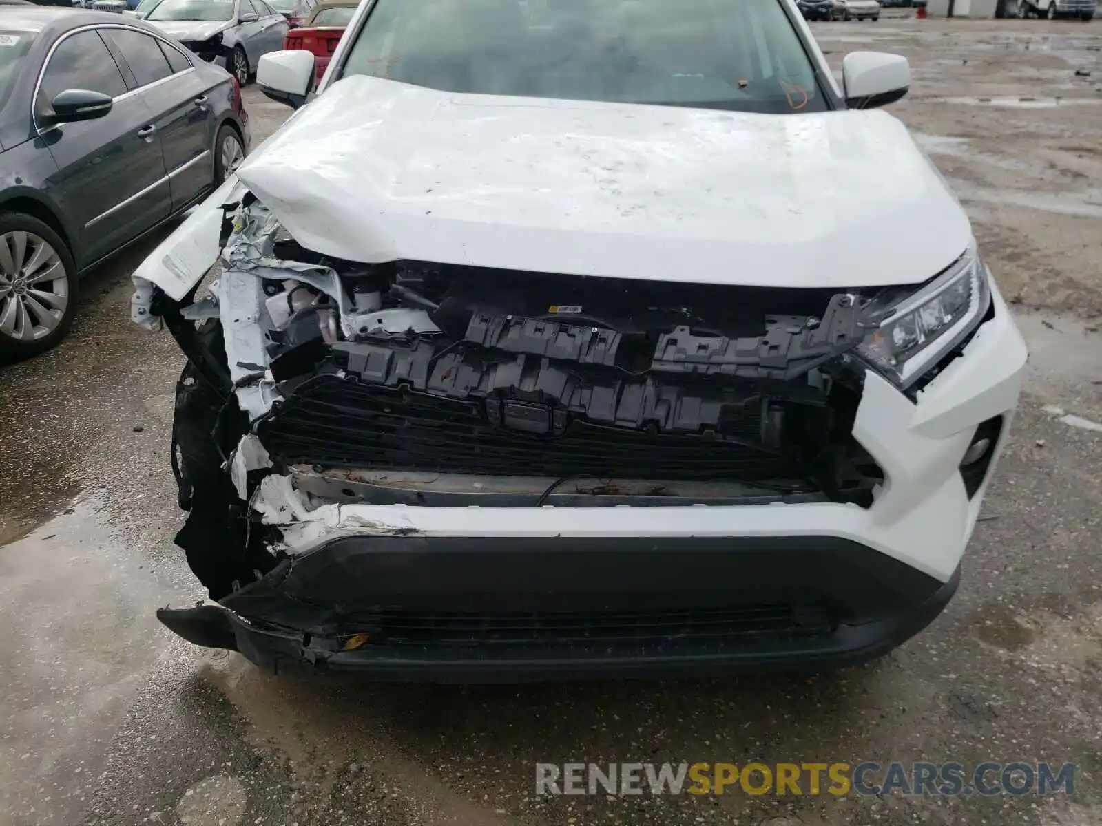 9 Photograph of a damaged car 2T3W1RFV8LC050841 TOYOTA RAV4 2020