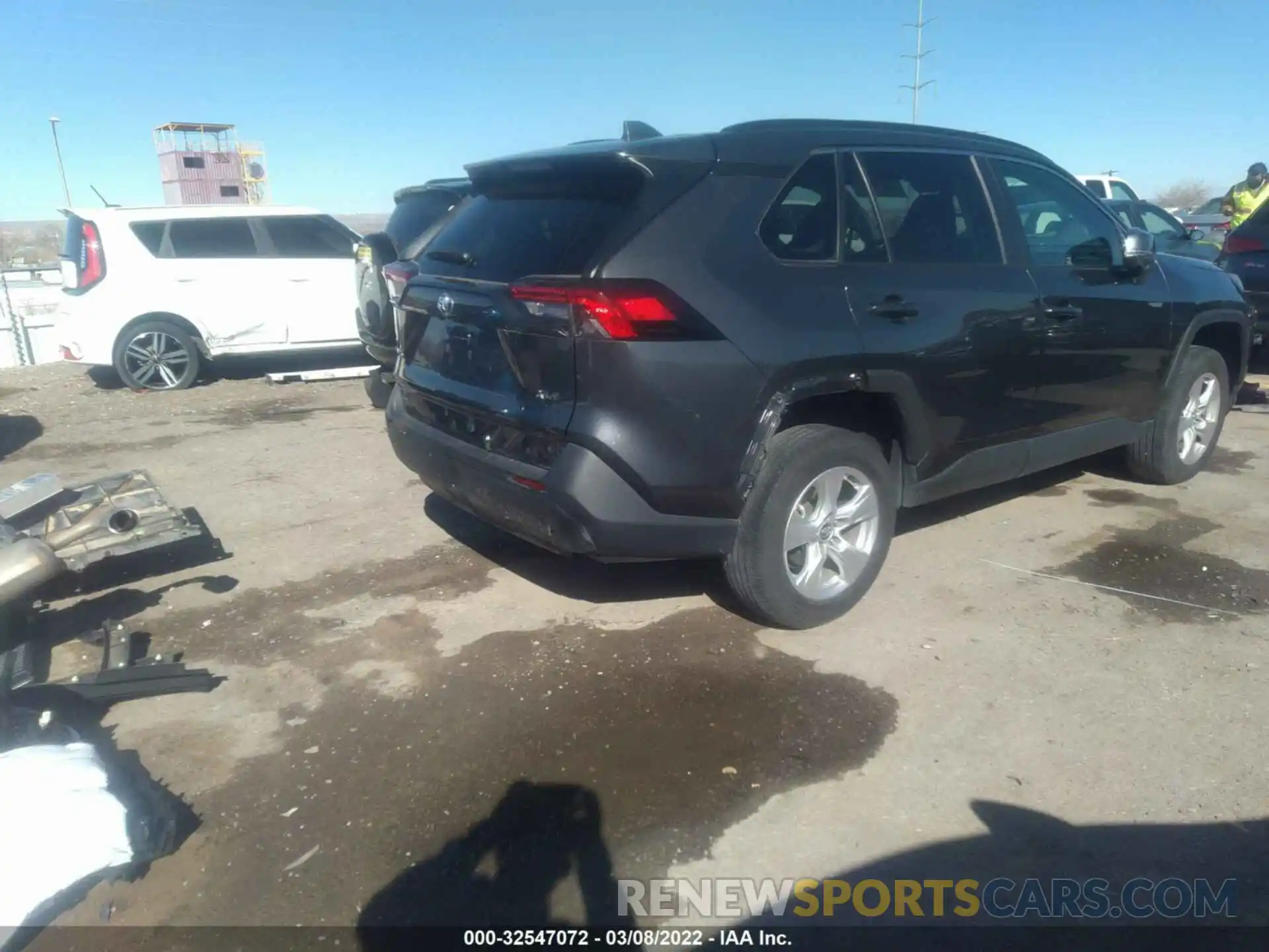 4 Photograph of a damaged car 2T3W1RFV8LC052587 TOYOTA RAV4 2020