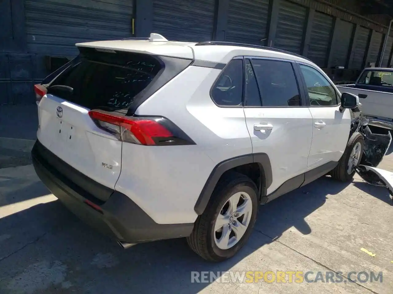 4 Photograph of a damaged car 2T3W1RFV8LC055604 TOYOTA RAV4 2020