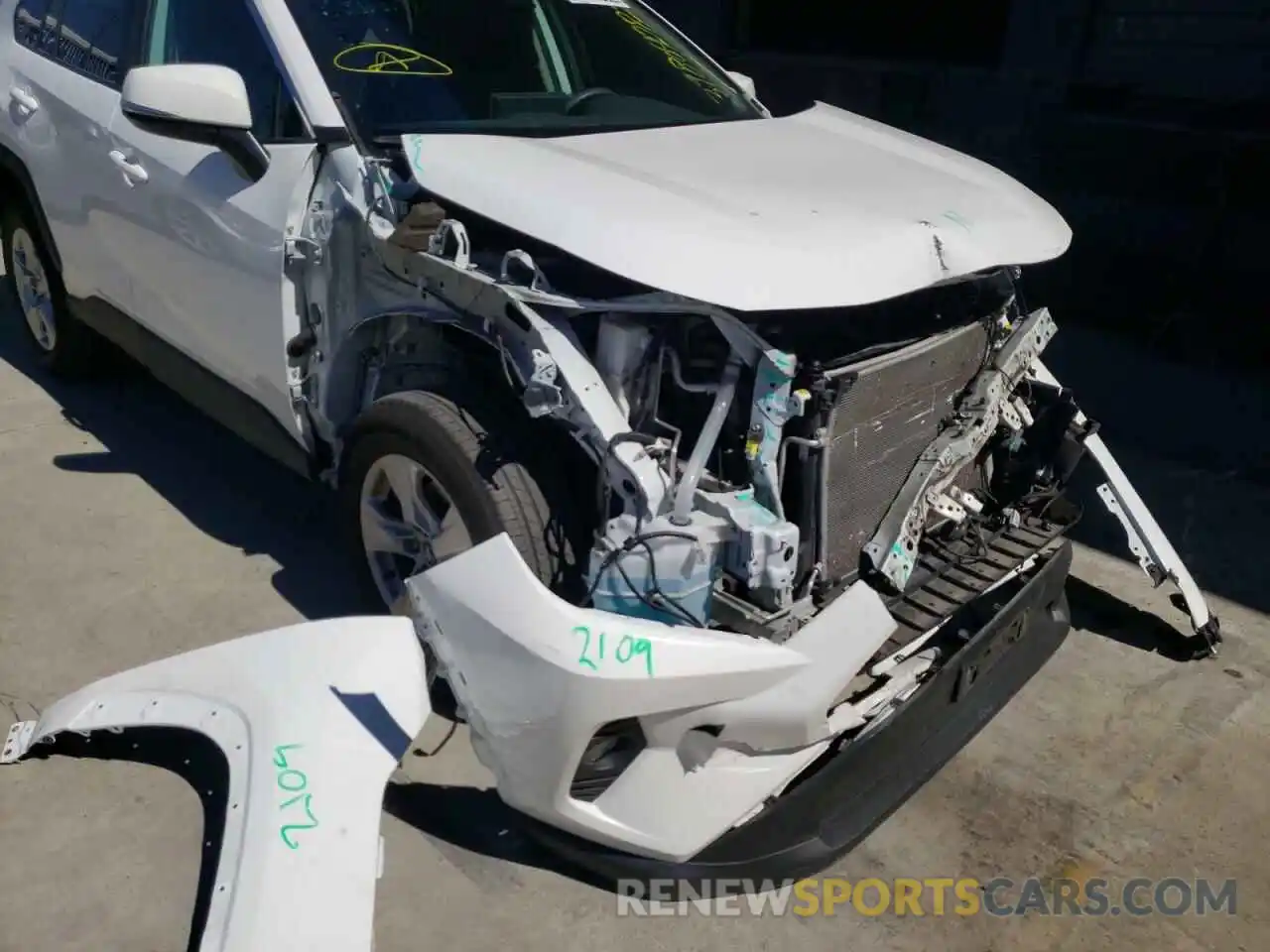 9 Photograph of a damaged car 2T3W1RFV8LC055604 TOYOTA RAV4 2020