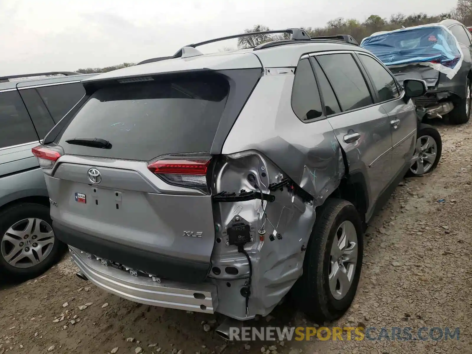 4 Photograph of a damaged car 2T3W1RFV8LC055831 TOYOTA RAV4 2020