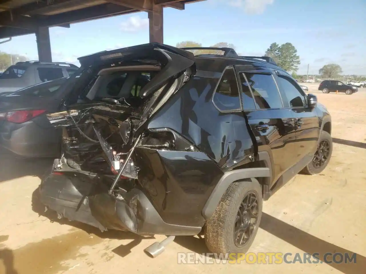 4 Photograph of a damaged car 2T3W1RFV8LC056459 TOYOTA RAV4 2020