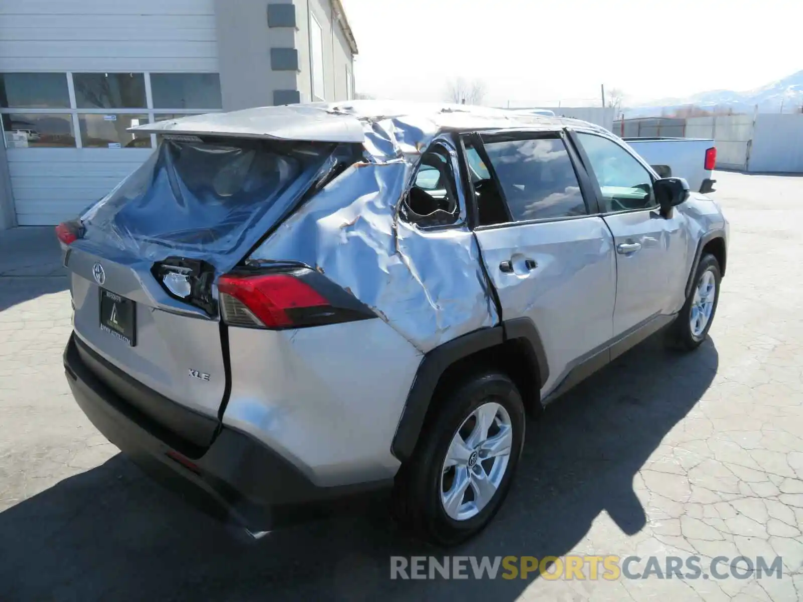 4 Photograph of a damaged car 2T3W1RFV8LC059765 TOYOTA RAV4 2020