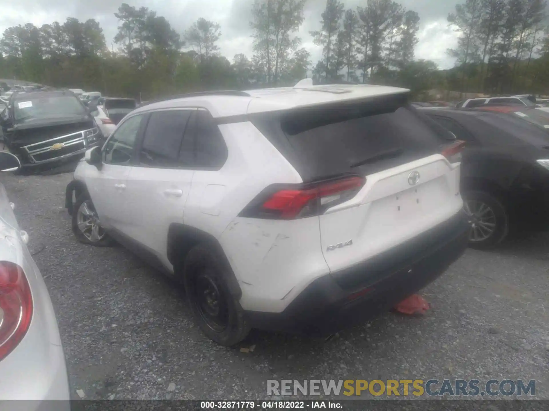 3 Photograph of a damaged car 2T3W1RFV8LC059863 TOYOTA RAV4 2020