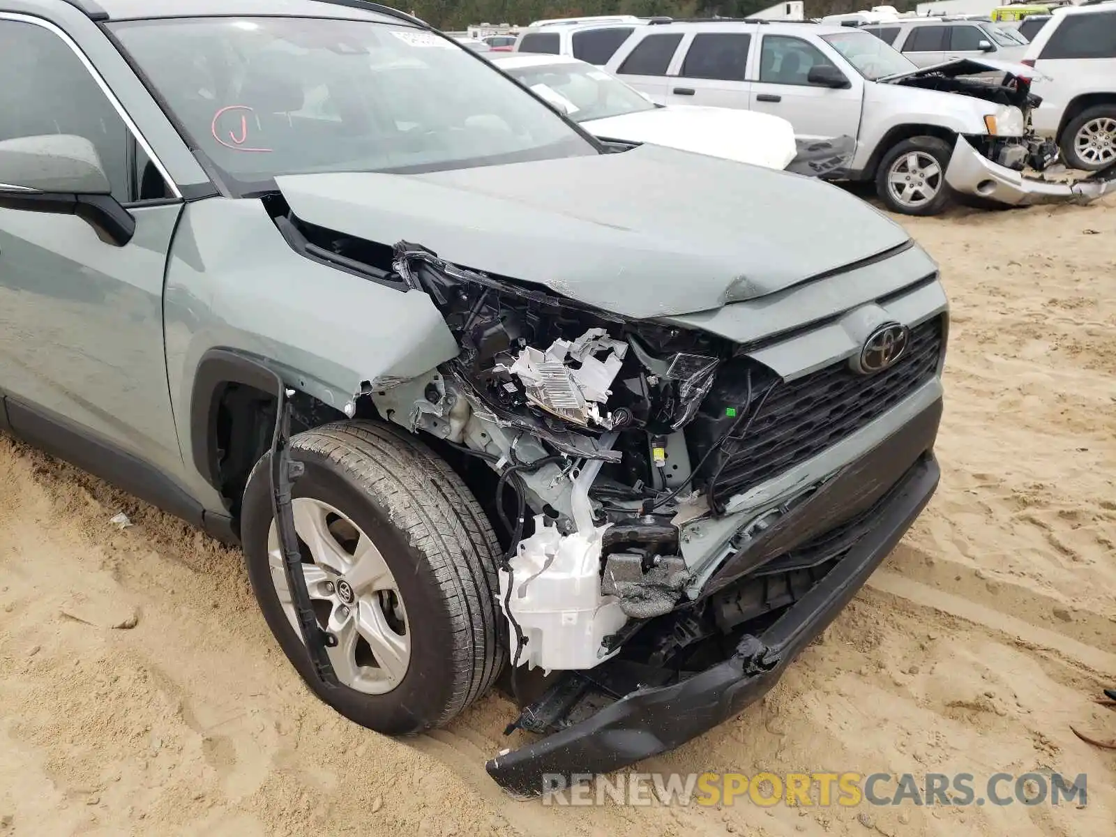 9 Photograph of a damaged car 2T3W1RFV8LC063475 TOYOTA RAV4 2020