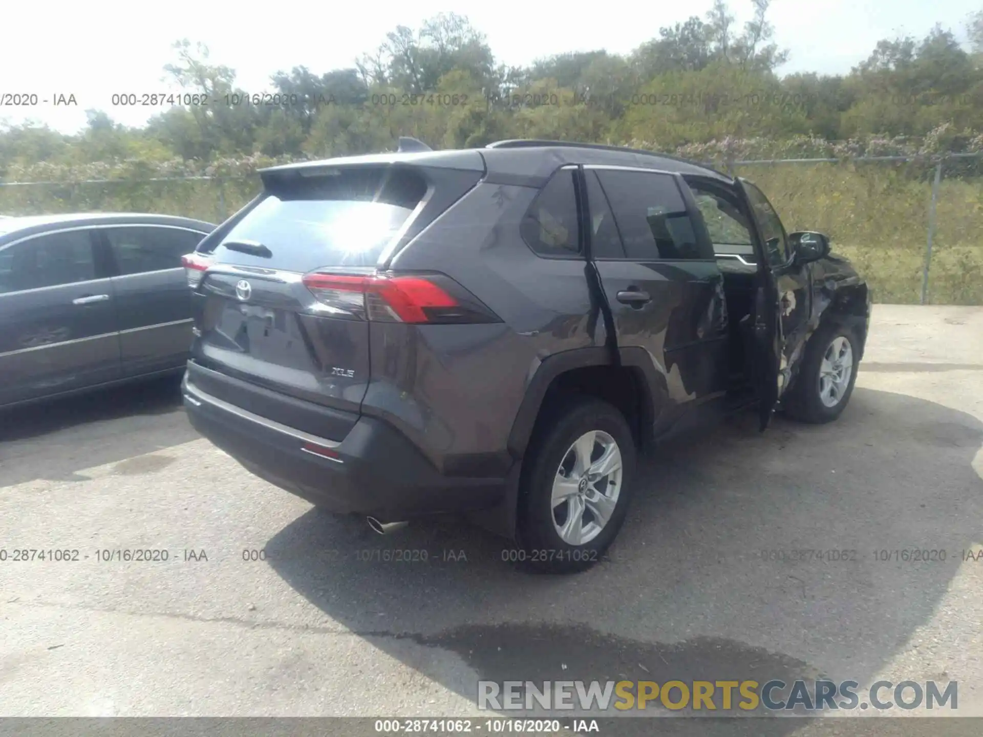 4 Photograph of a damaged car 2T3W1RFV8LC070846 TOYOTA RAV4 2020