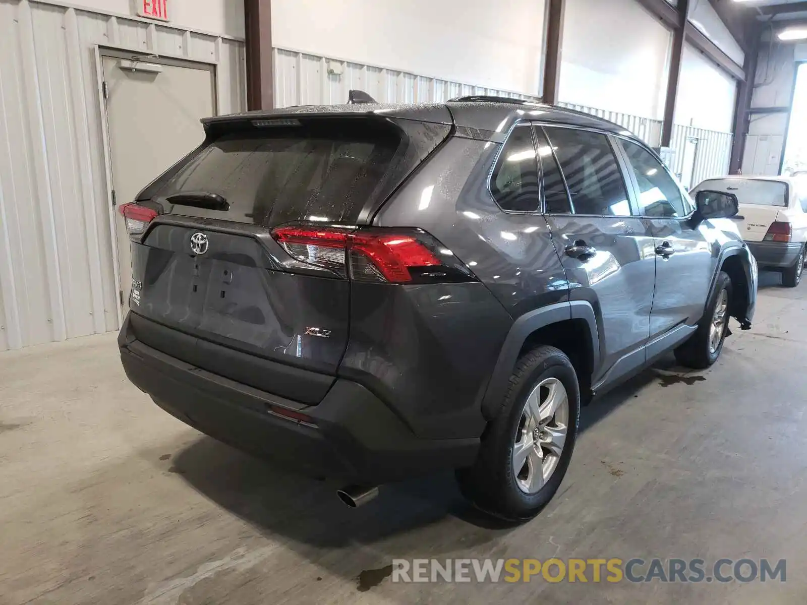 4 Photograph of a damaged car 2T3W1RFV8LC071012 TOYOTA RAV4 2020