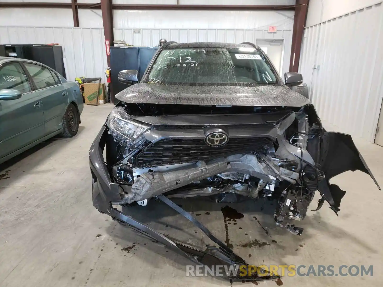 9 Photograph of a damaged car 2T3W1RFV8LC071012 TOYOTA RAV4 2020