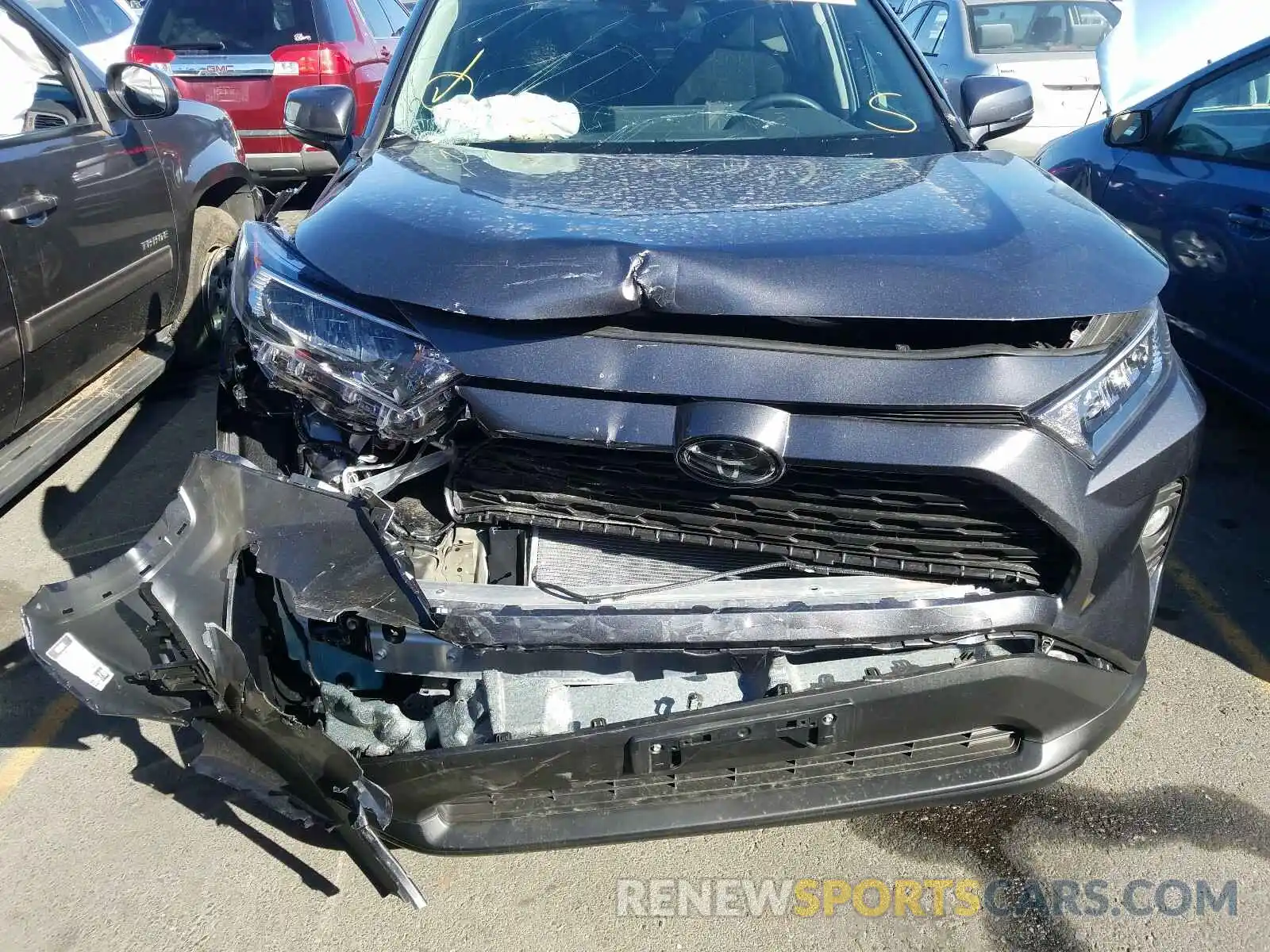 9 Photograph of a damaged car 2T3W1RFV8LC073603 TOYOTA RAV4 2020