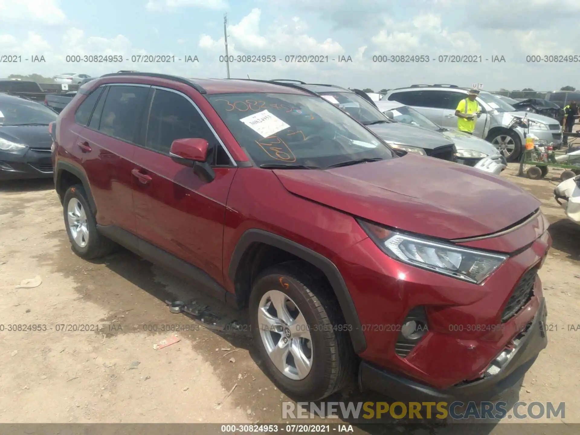 1 Photograph of a damaged car 2T3W1RFV8LW060090 TOYOTA RAV4 2020