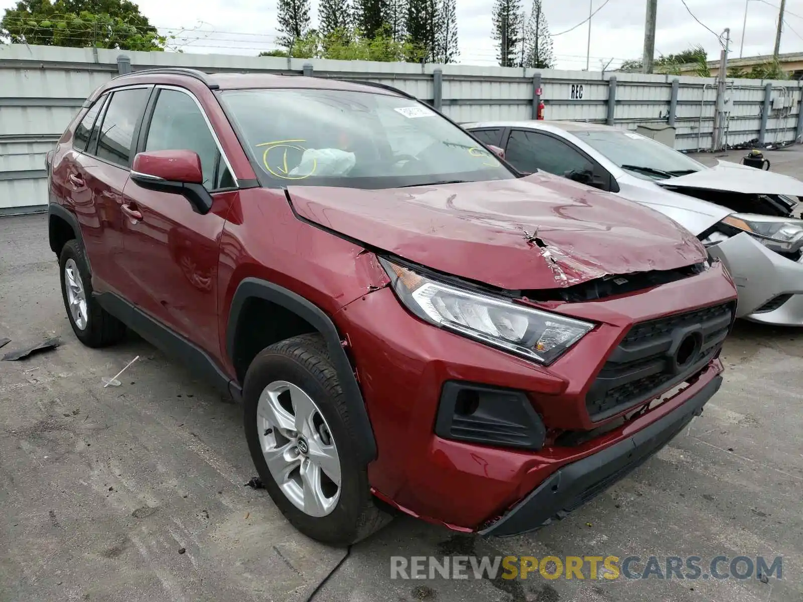 1 Photograph of a damaged car 2T3W1RFV8LW060266 TOYOTA RAV4 2020