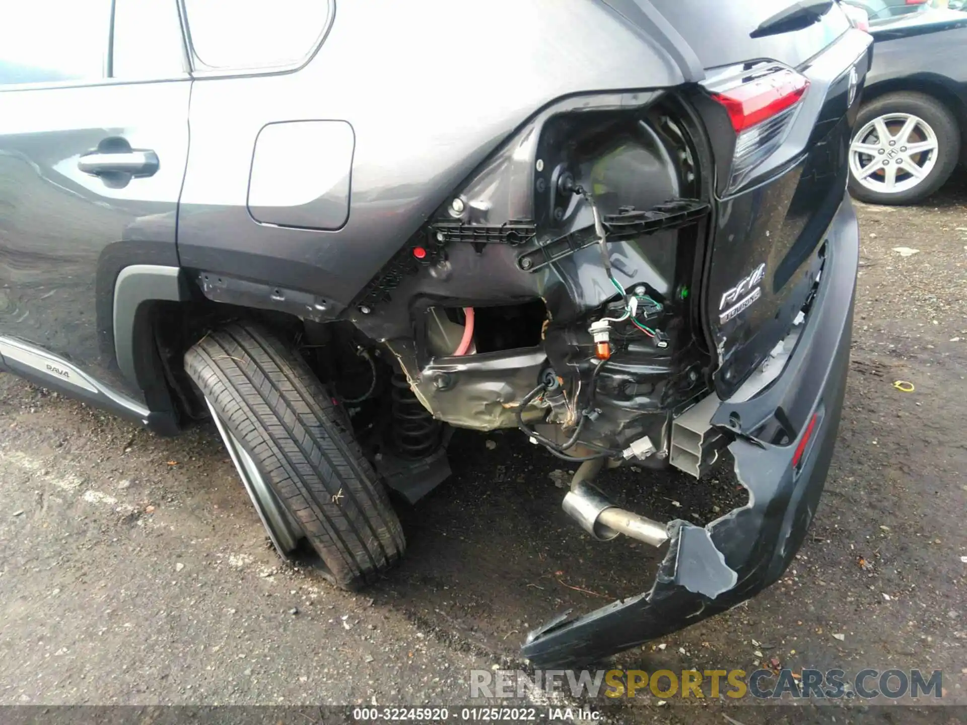 6 Photograph of a damaged car 2T3W1RFV8LW063362 TOYOTA RAV4 2020