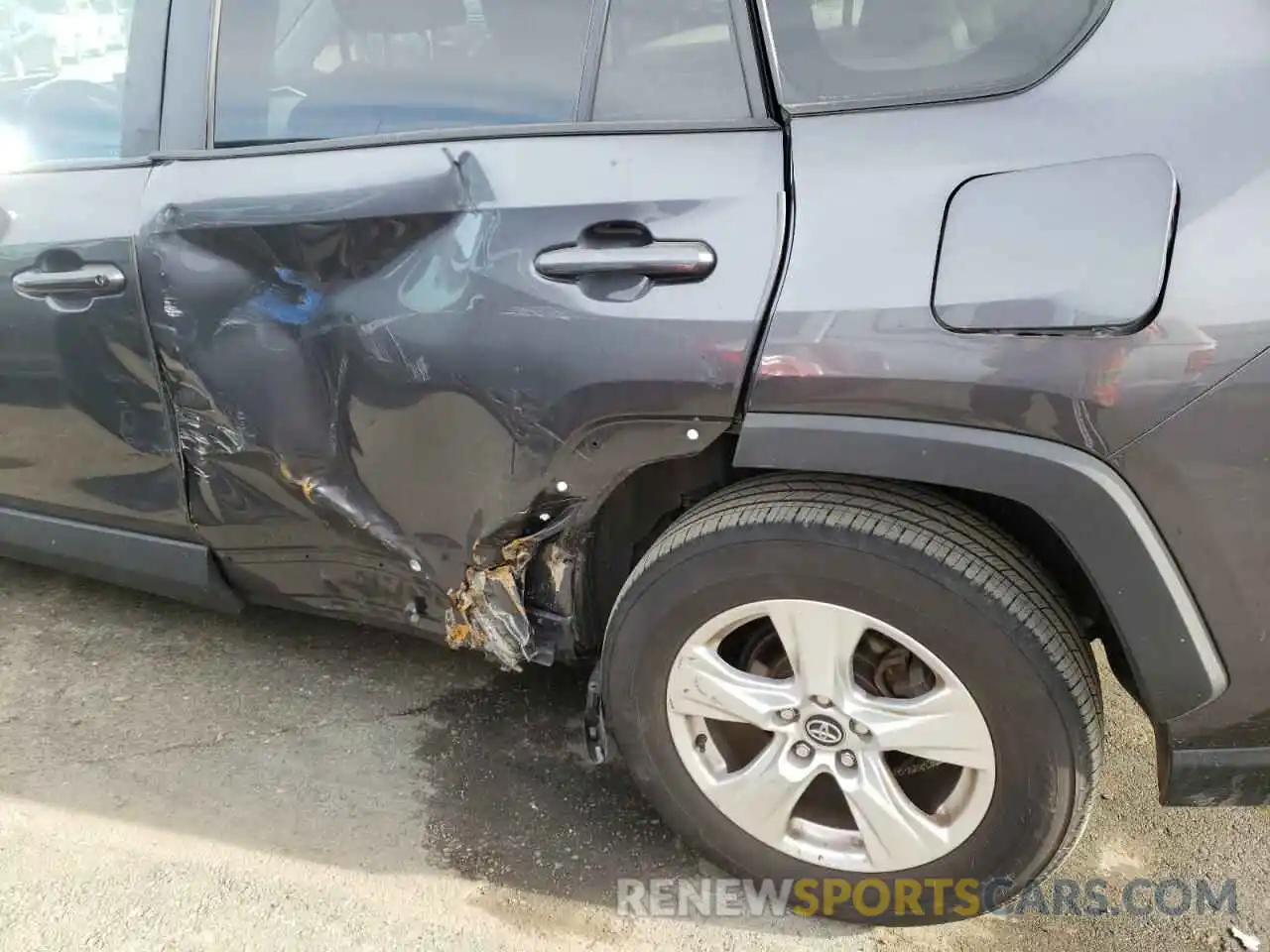 9 Photograph of a damaged car 2T3W1RFV8LW065435 TOYOTA RAV4 2020