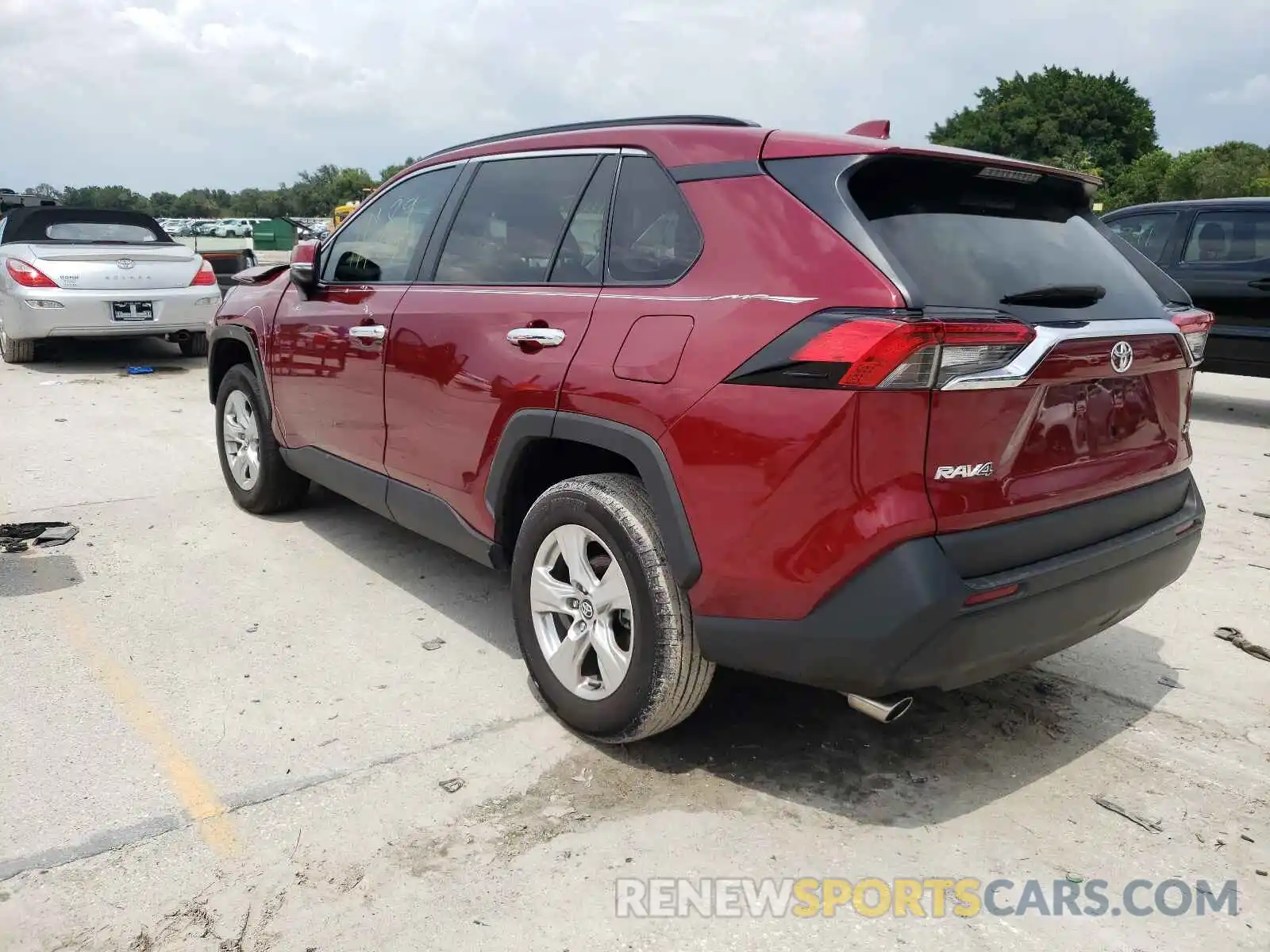 3 Photograph of a damaged car 2T3W1RFV8LW066343 TOYOTA RAV4 2020