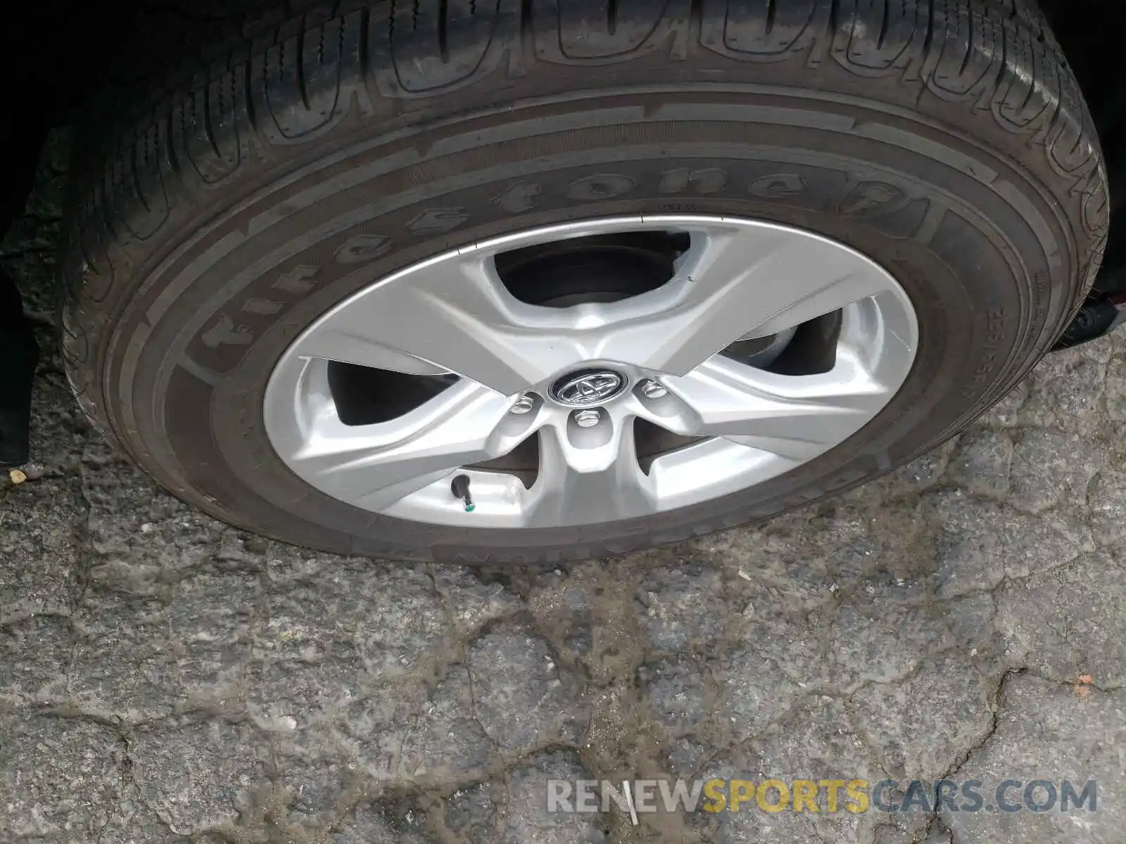 9 Photograph of a damaged car 2T3W1RFV8LW067248 TOYOTA RAV4 2020