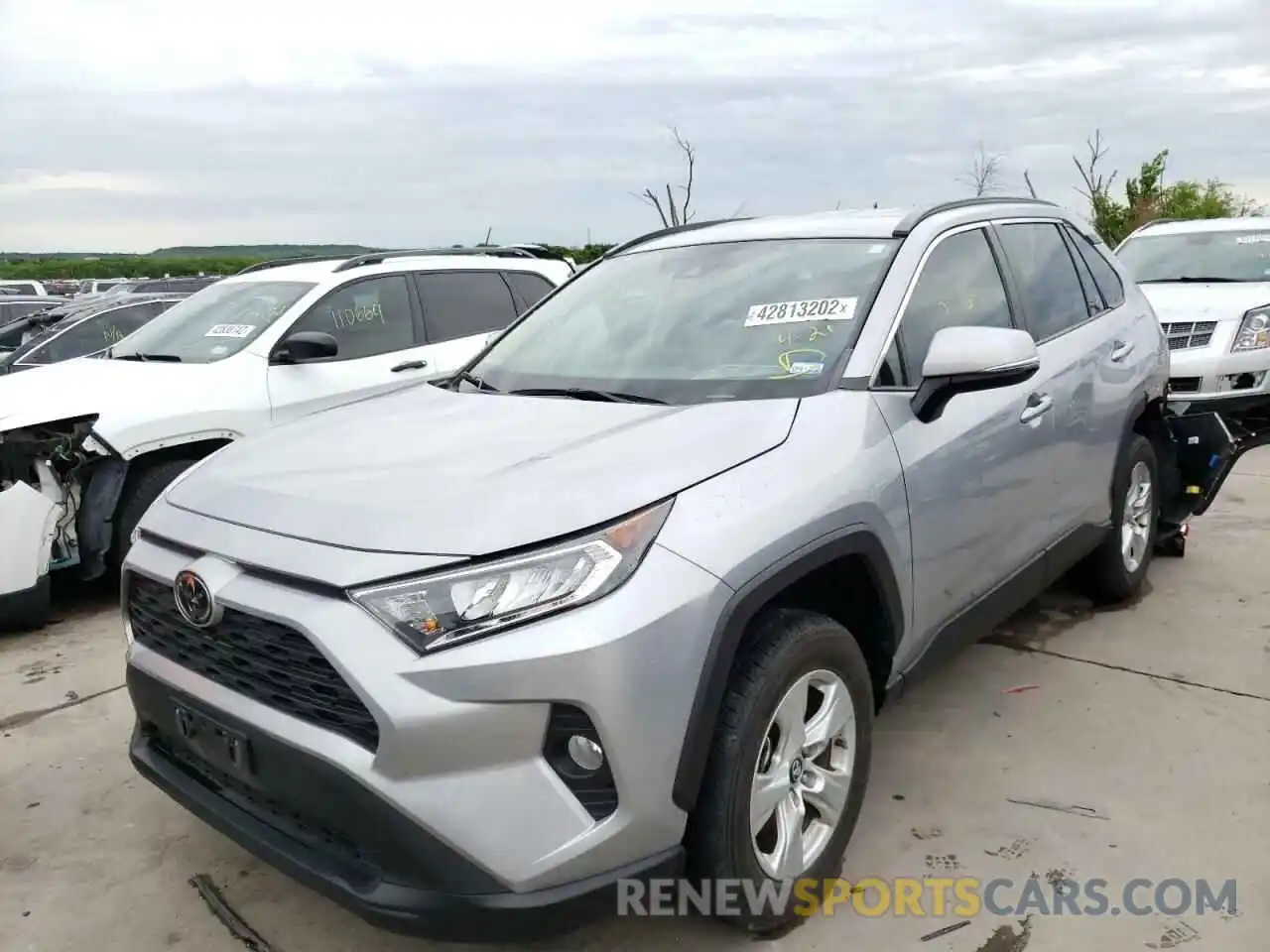 2 Photograph of a damaged car 2T3W1RFV8LW078783 TOYOTA RAV4 2020