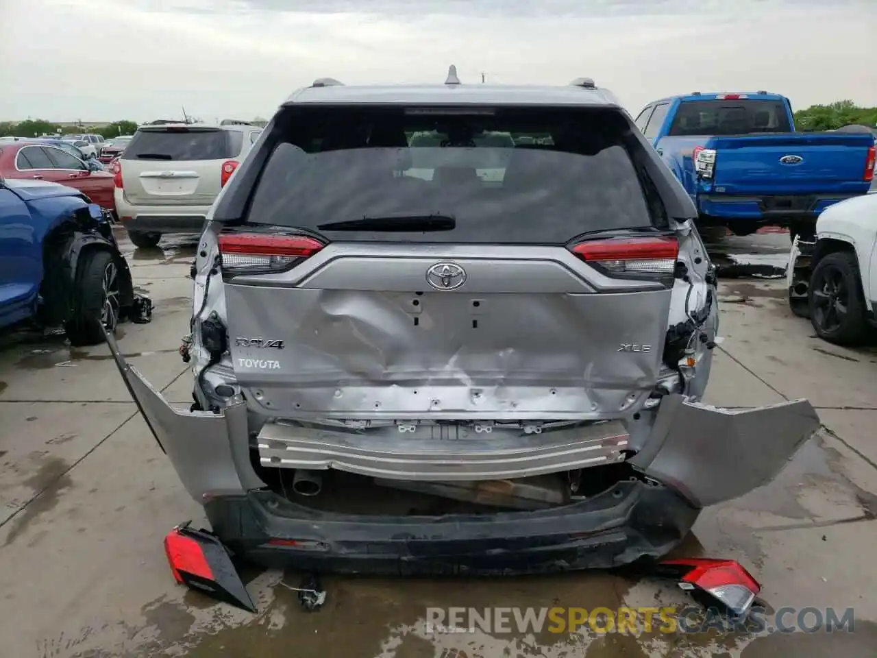 9 Photograph of a damaged car 2T3W1RFV8LW078783 TOYOTA RAV4 2020