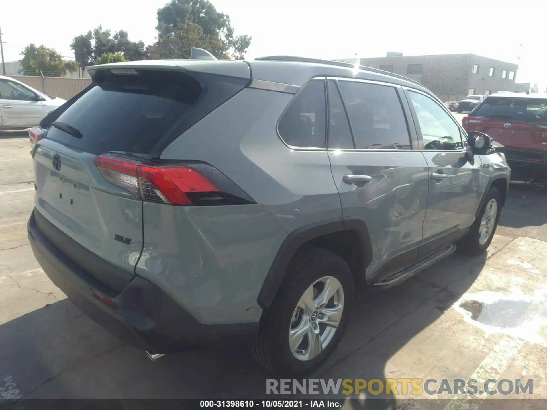 4 Photograph of a damaged car 2T3W1RFV8LW079609 TOYOTA RAV4 2020