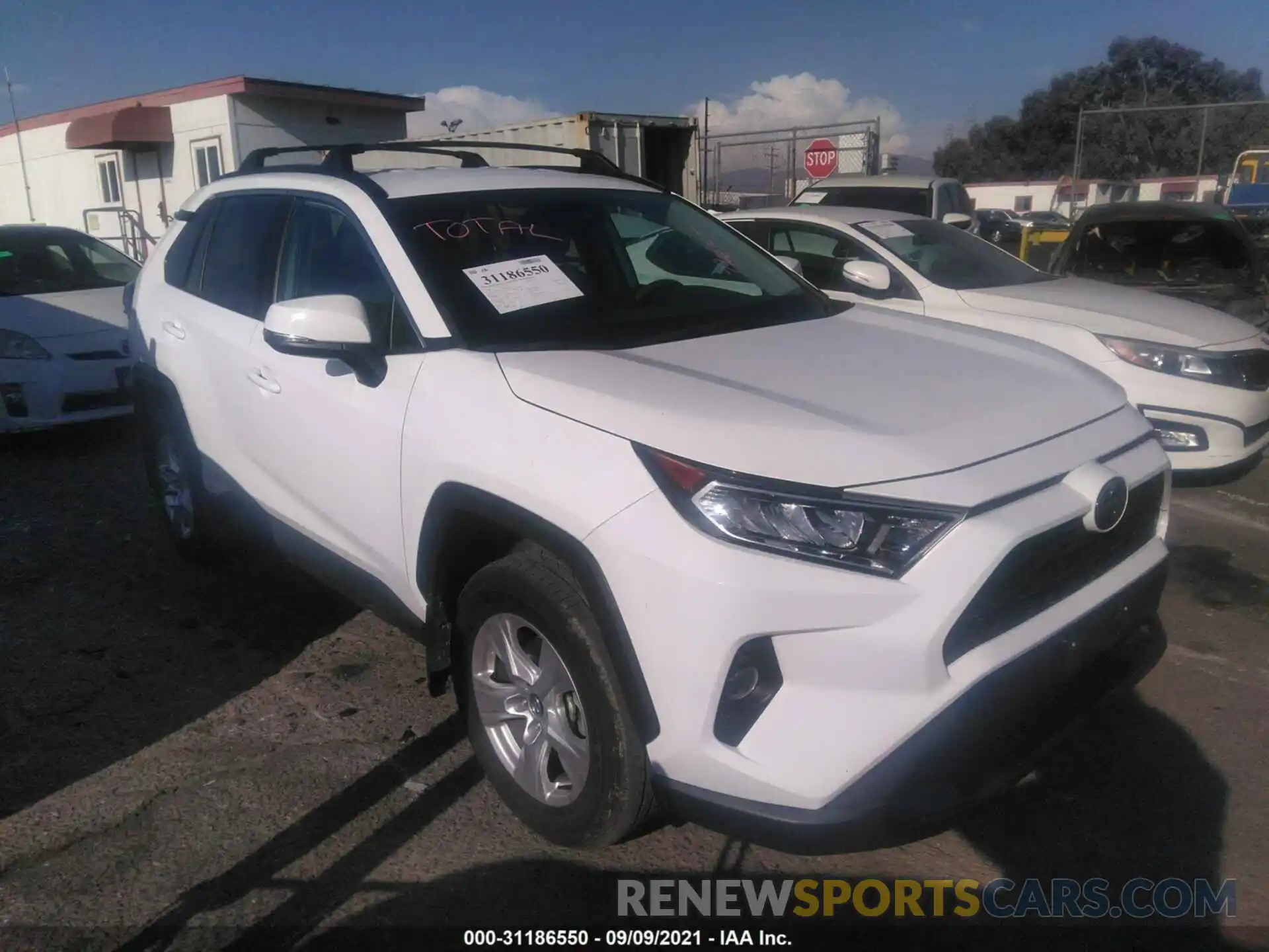 1 Photograph of a damaged car 2T3W1RFV8LW080565 TOYOTA RAV4 2020