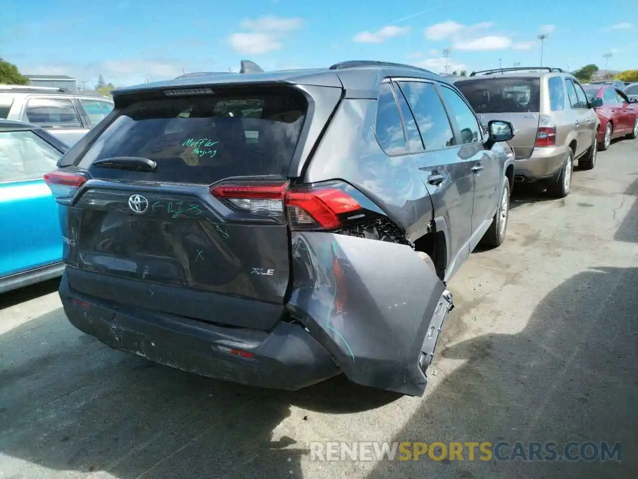 4 Photograph of a damaged car 2T3W1RFV8LW081098 TOYOTA RAV4 2020