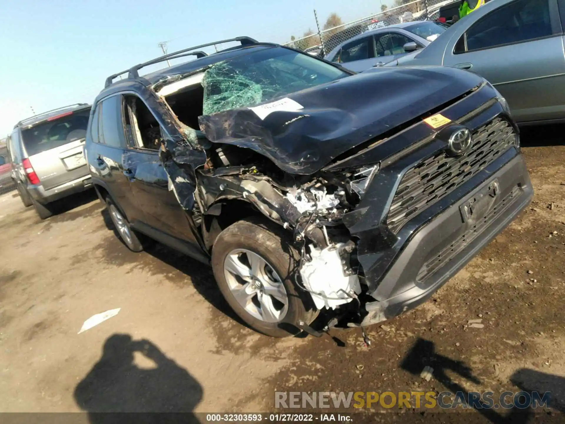 1 Photograph of a damaged car 2T3W1RFV8LW083384 TOYOTA RAV4 2020