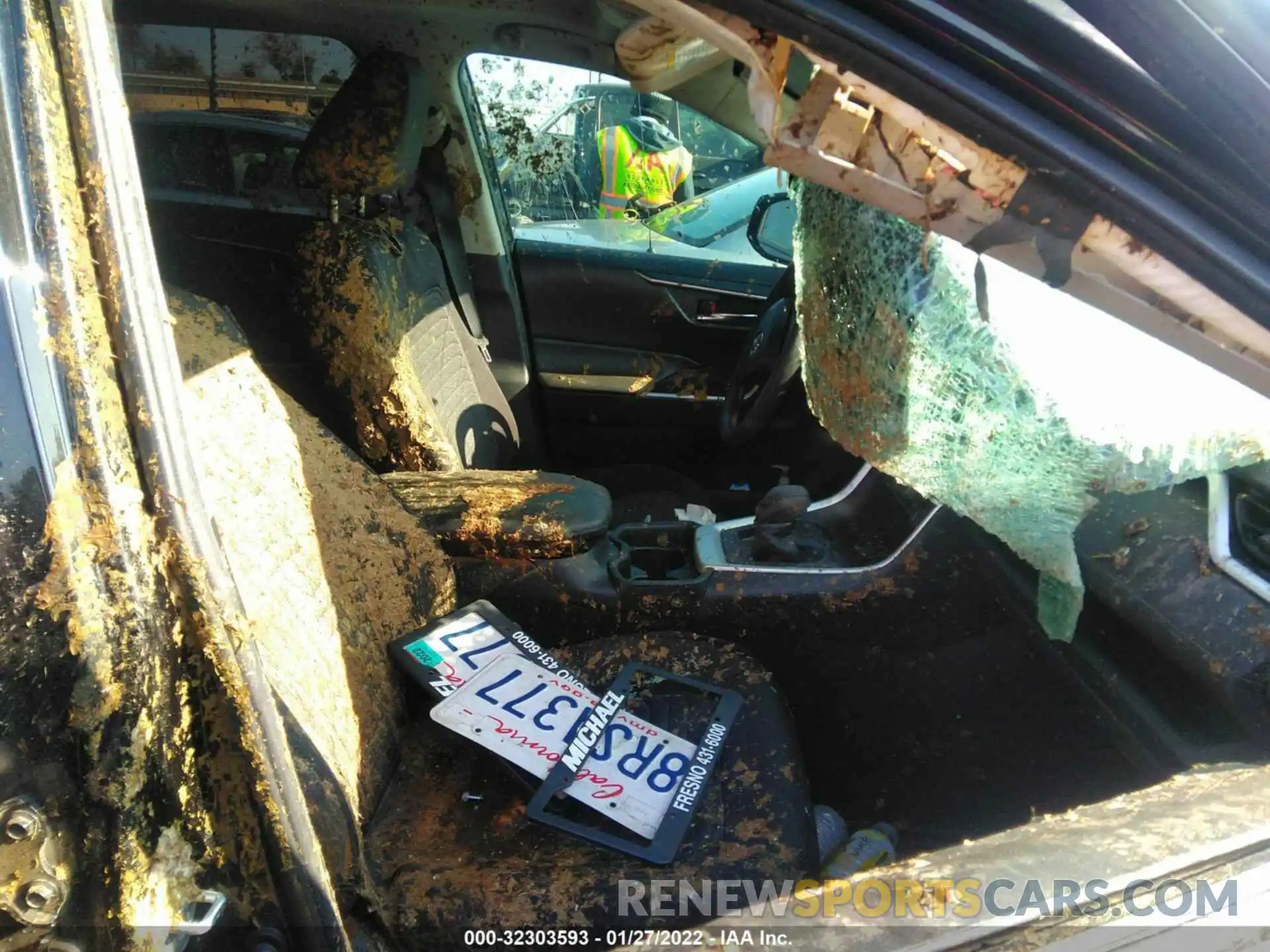 5 Photograph of a damaged car 2T3W1RFV8LW083384 TOYOTA RAV4 2020