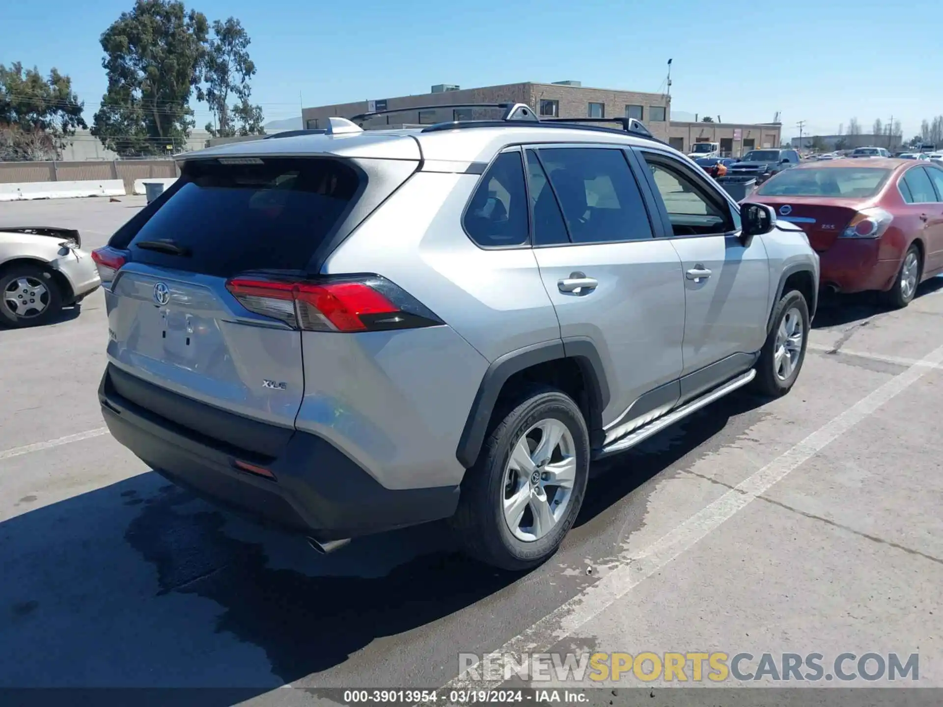 4 Photograph of a damaged car 2T3W1RFV8LW085300 TOYOTA RAV4 2020