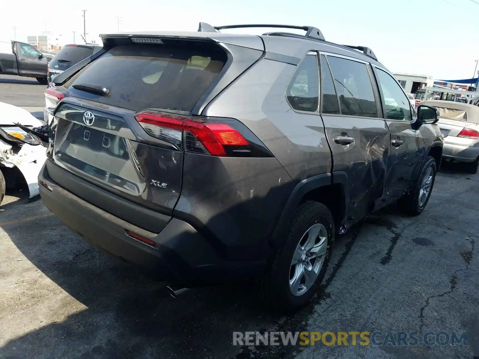 4 Photograph of a damaged car 2T3W1RFV8LW086138 TOYOTA RAV4 2020