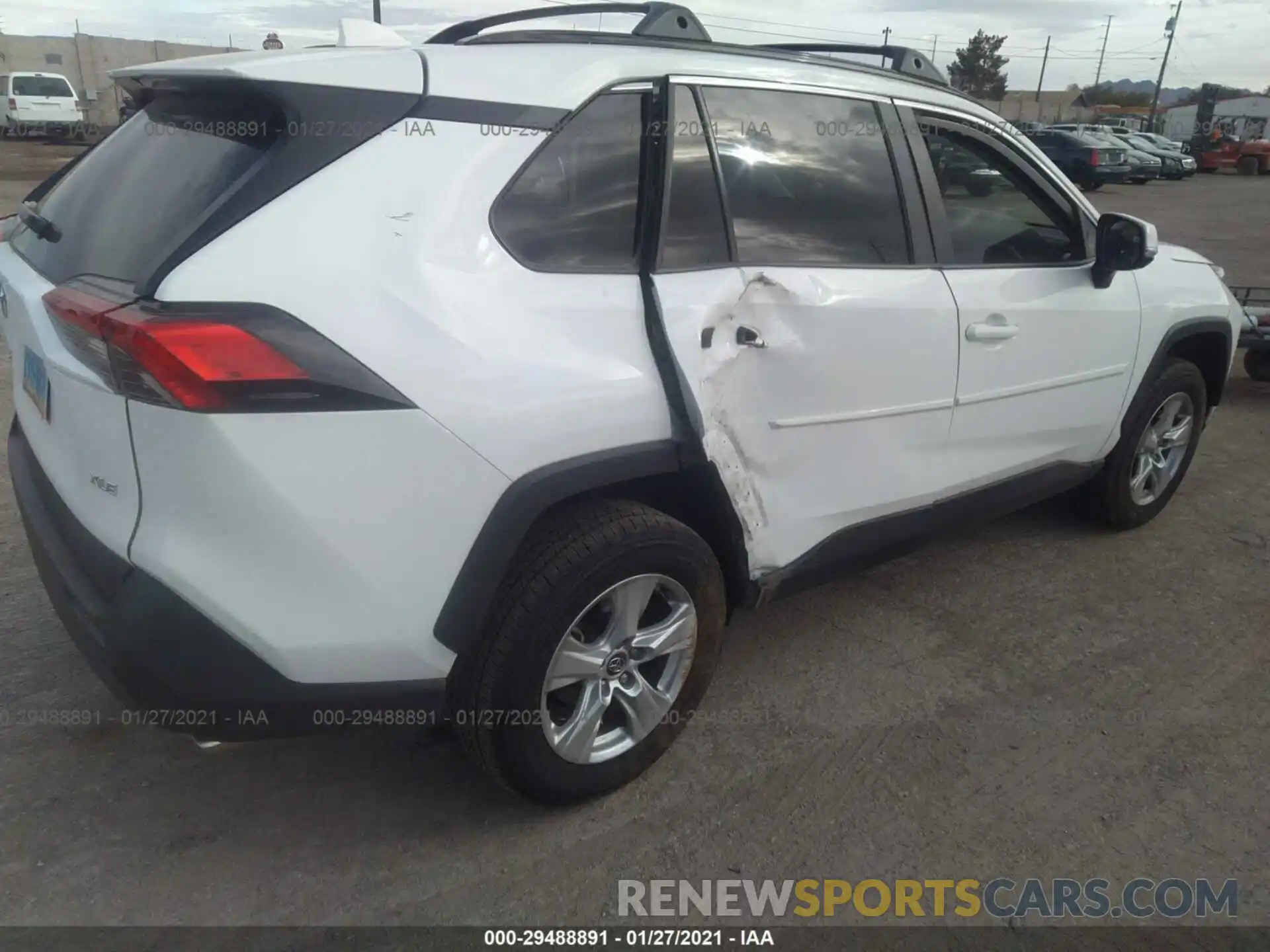 4 Photograph of a damaged car 2T3W1RFV8LW086267 TOYOTA RAV4 2020