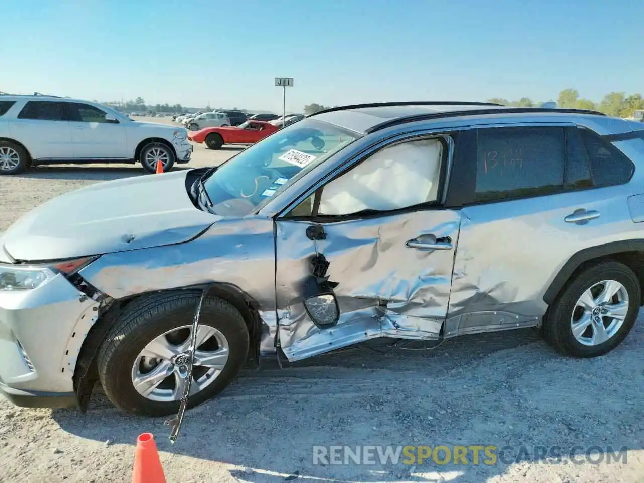 9 Photograph of a damaged car 2T3W1RFV8LW095468 TOYOTA RAV4 2020