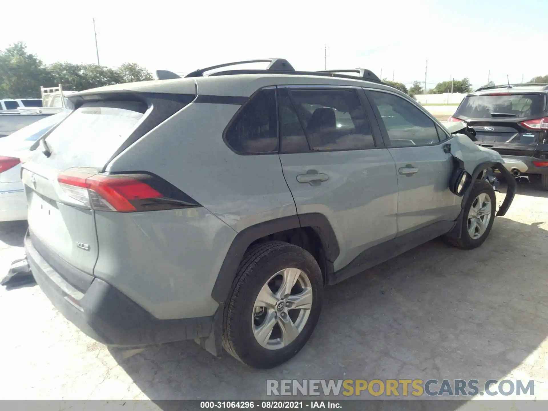 4 Photograph of a damaged car 2T3W1RFV8LW100913 TOYOTA RAV4 2020