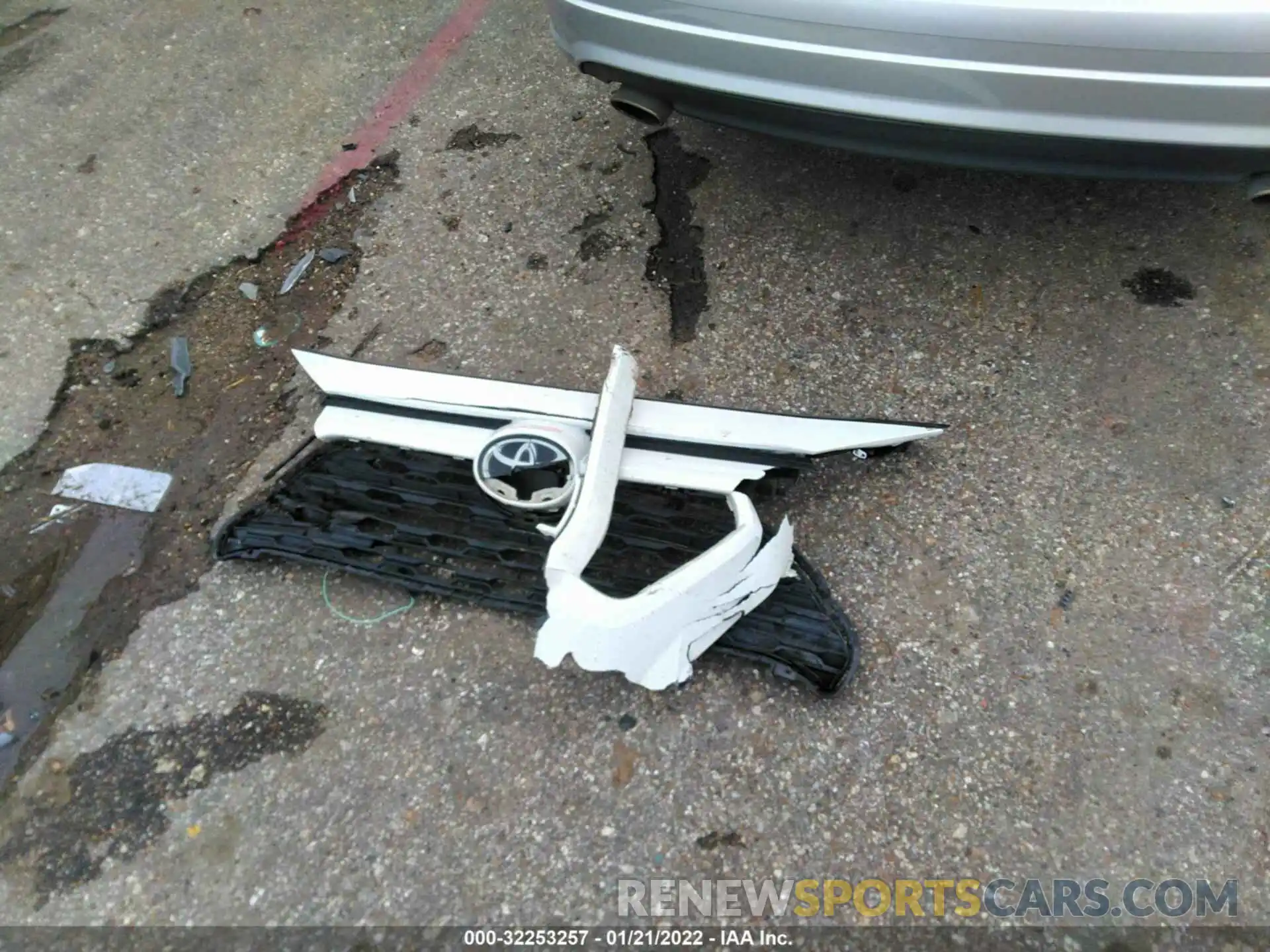 12 Photograph of a damaged car 2T3W1RFV9LC045938 TOYOTA RAV4 2020