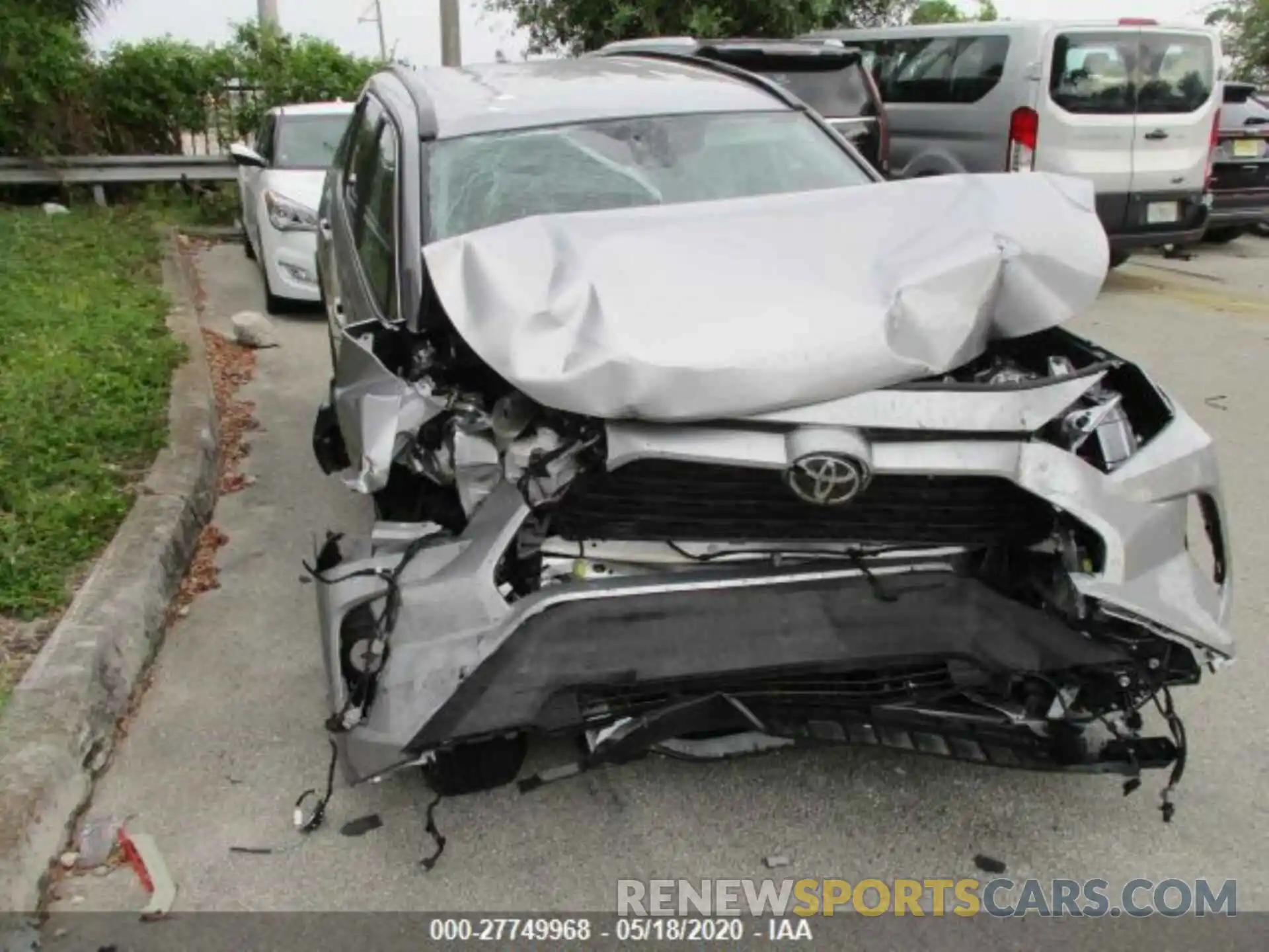 7 Photograph of a damaged car 2T3W1RFV9LC051979 TOYOTA RAV4 2020